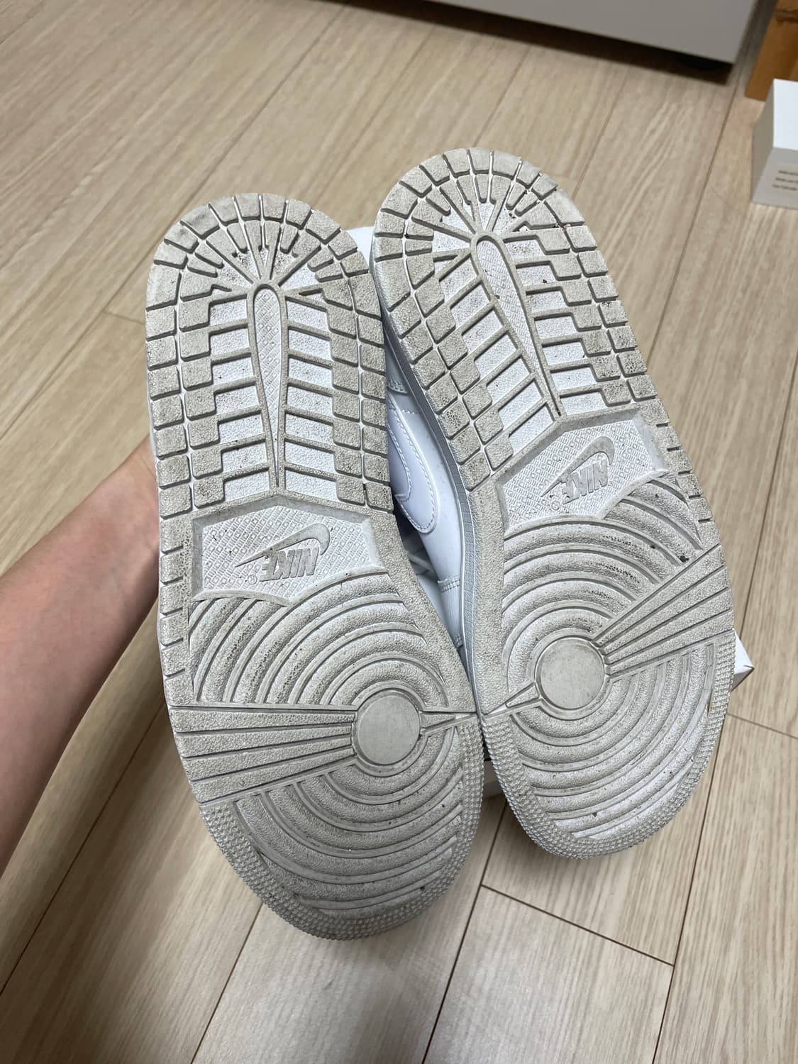 우먼스 에어조던 1 로우 235 (박스 포함) 상품이미지3