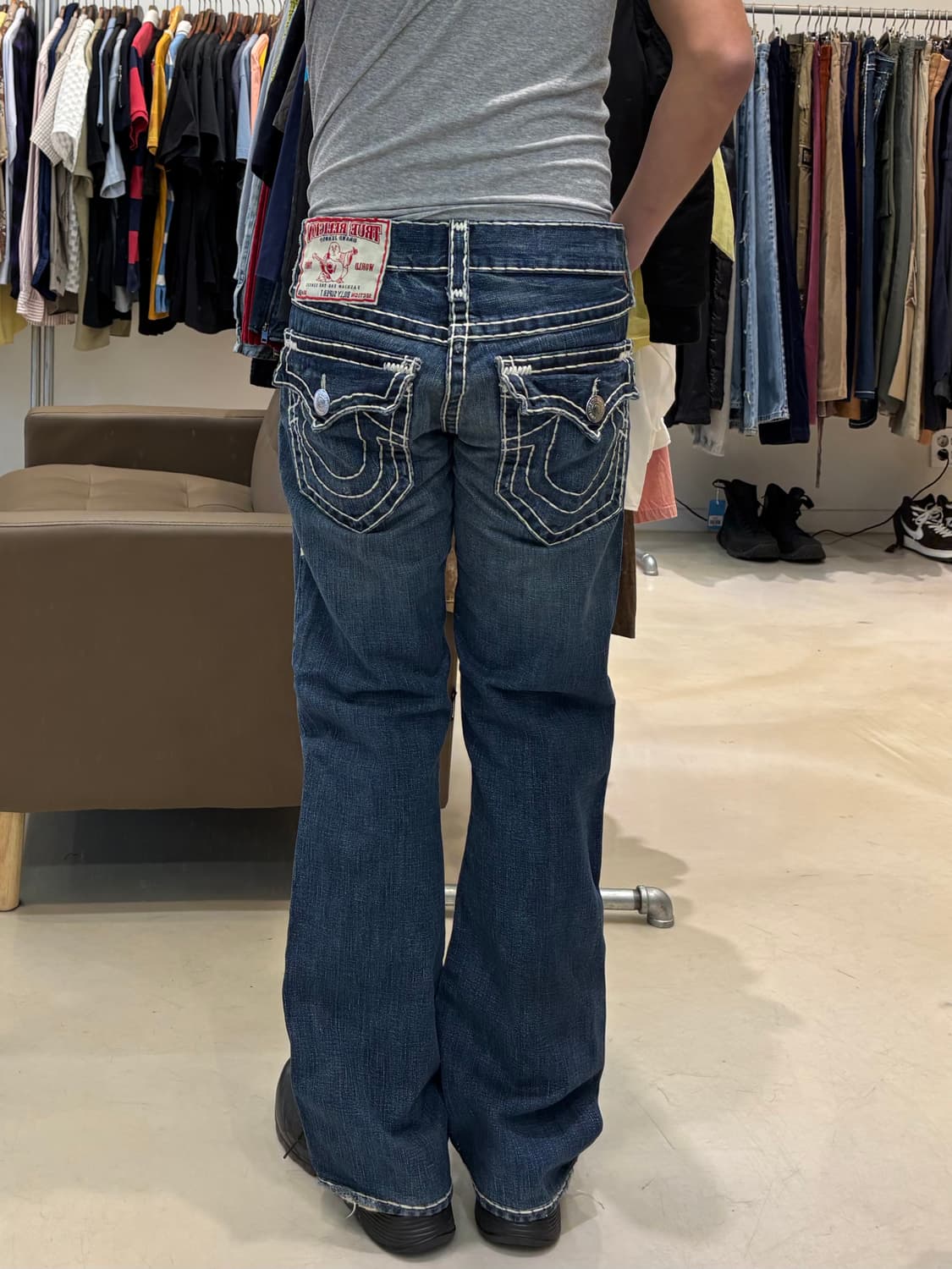 트루릴리전 빌리 슈퍼 T 부츠컷 데님 팬츠 상품이미지9