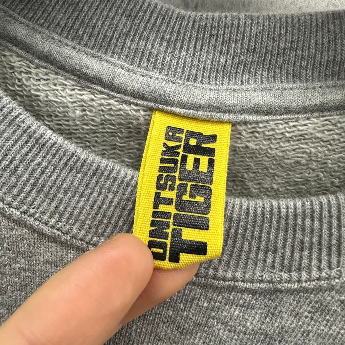 100 오니츠카타이거 남자 루즈핏 맨투맨 상품이미지3