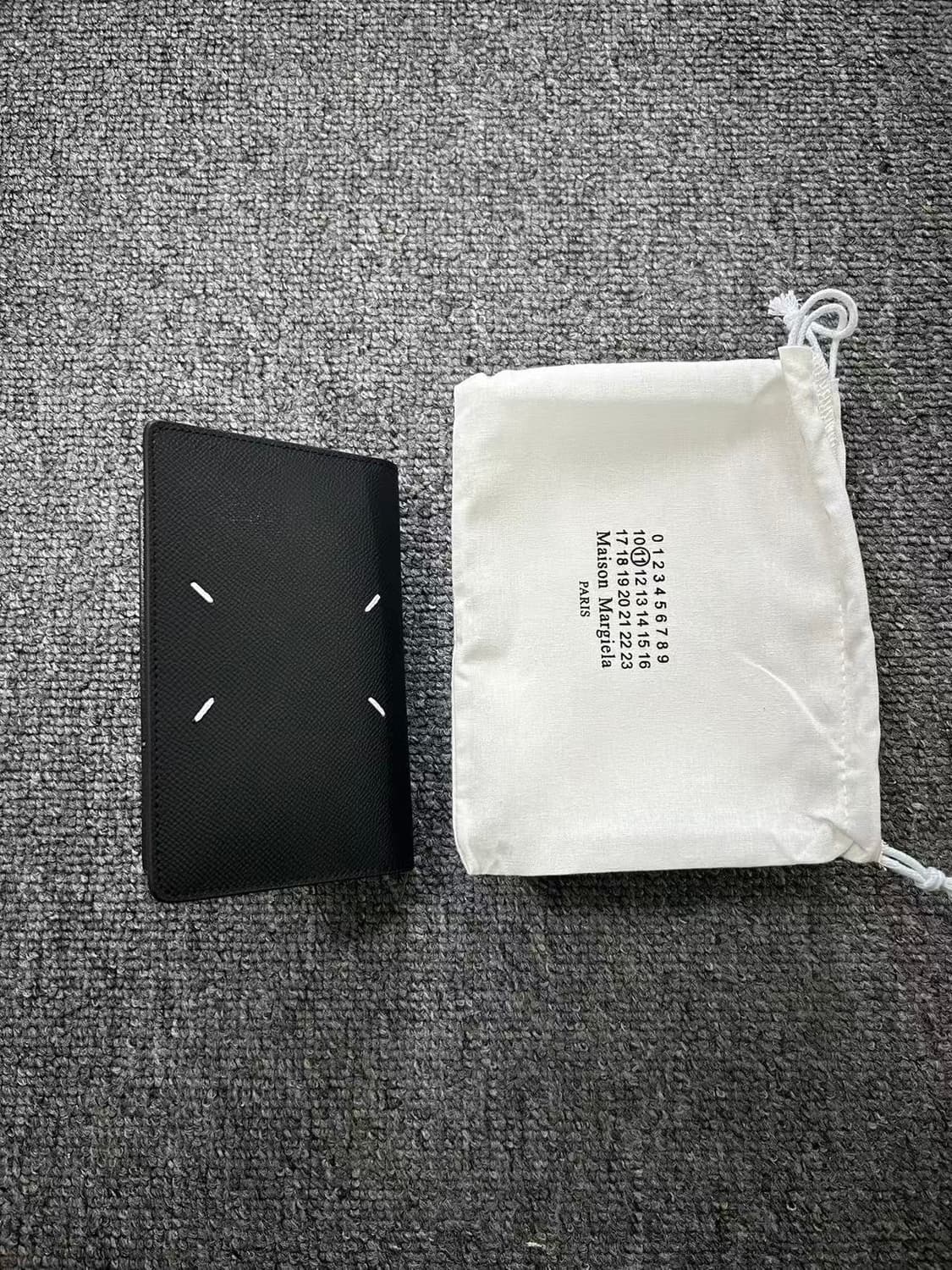 메종 마르지엘라 레더 바이폴드 카드 홀더 블랙 상품이미지1