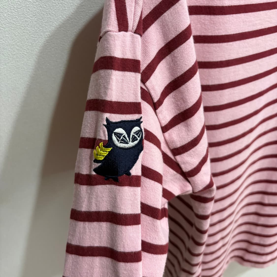 럭키슈에뜨 핑크/버건디 스트라이프 티셔츠 상품이미지2