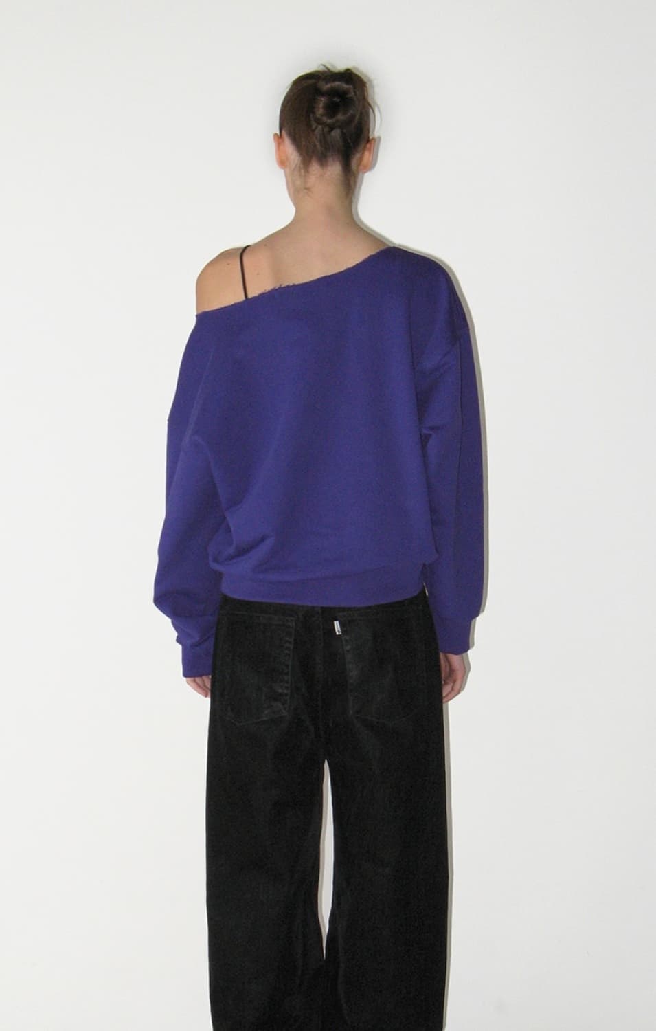 OFF-SHOULDER SUNBURN SWEATSHIRT, PURPLE 상품이미지3