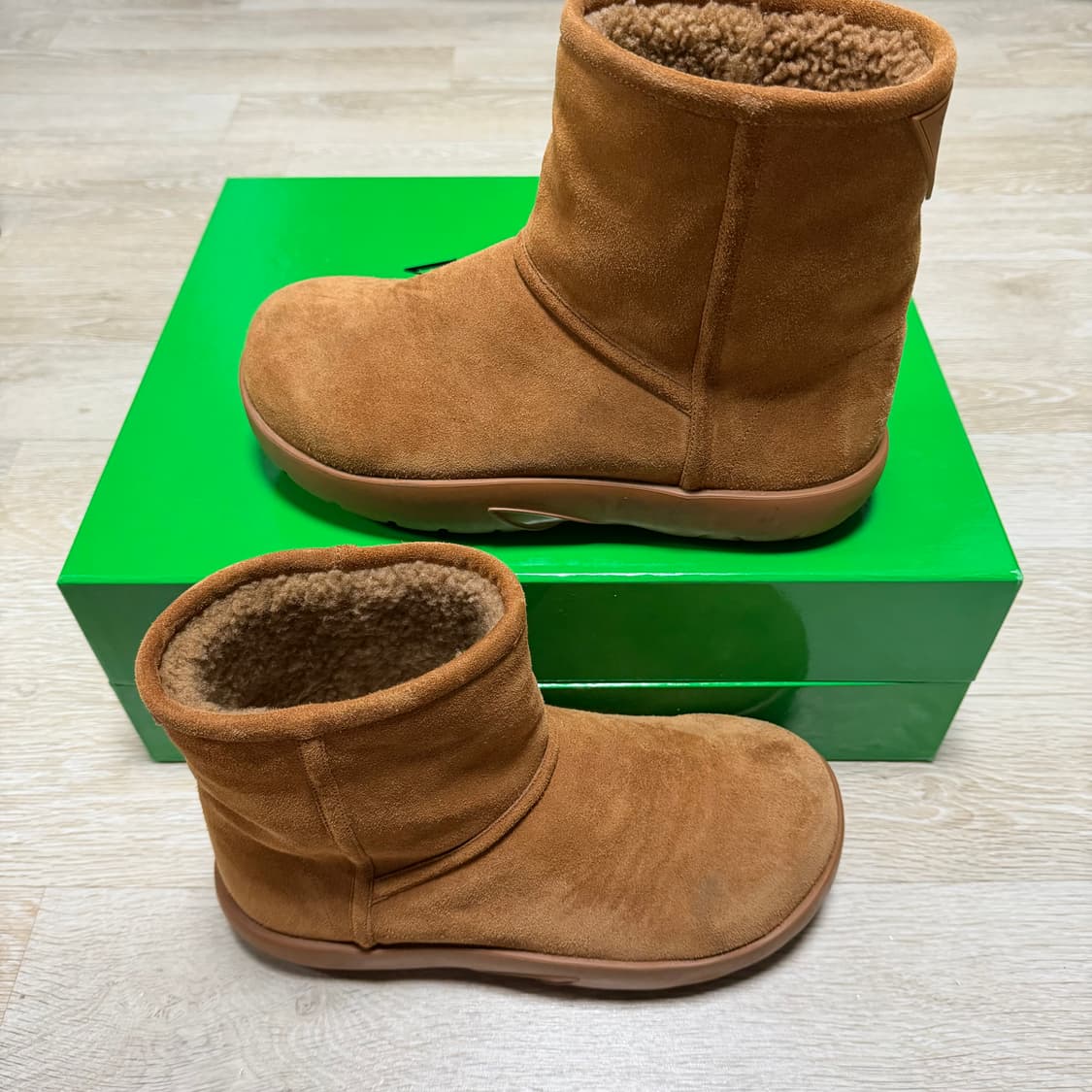 [S급/42] 보테가 베네타 시어링 스웨이드 어그 부츠 브라운 상품이미지2