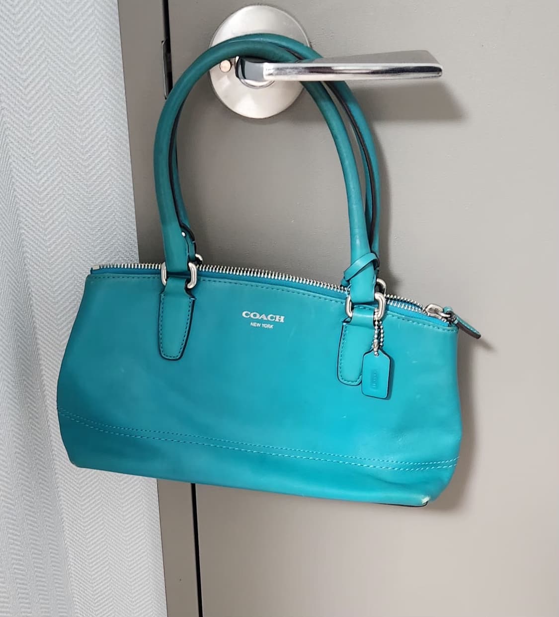 코치 블루 레더 탑핸들 사첼백 상품이미지2