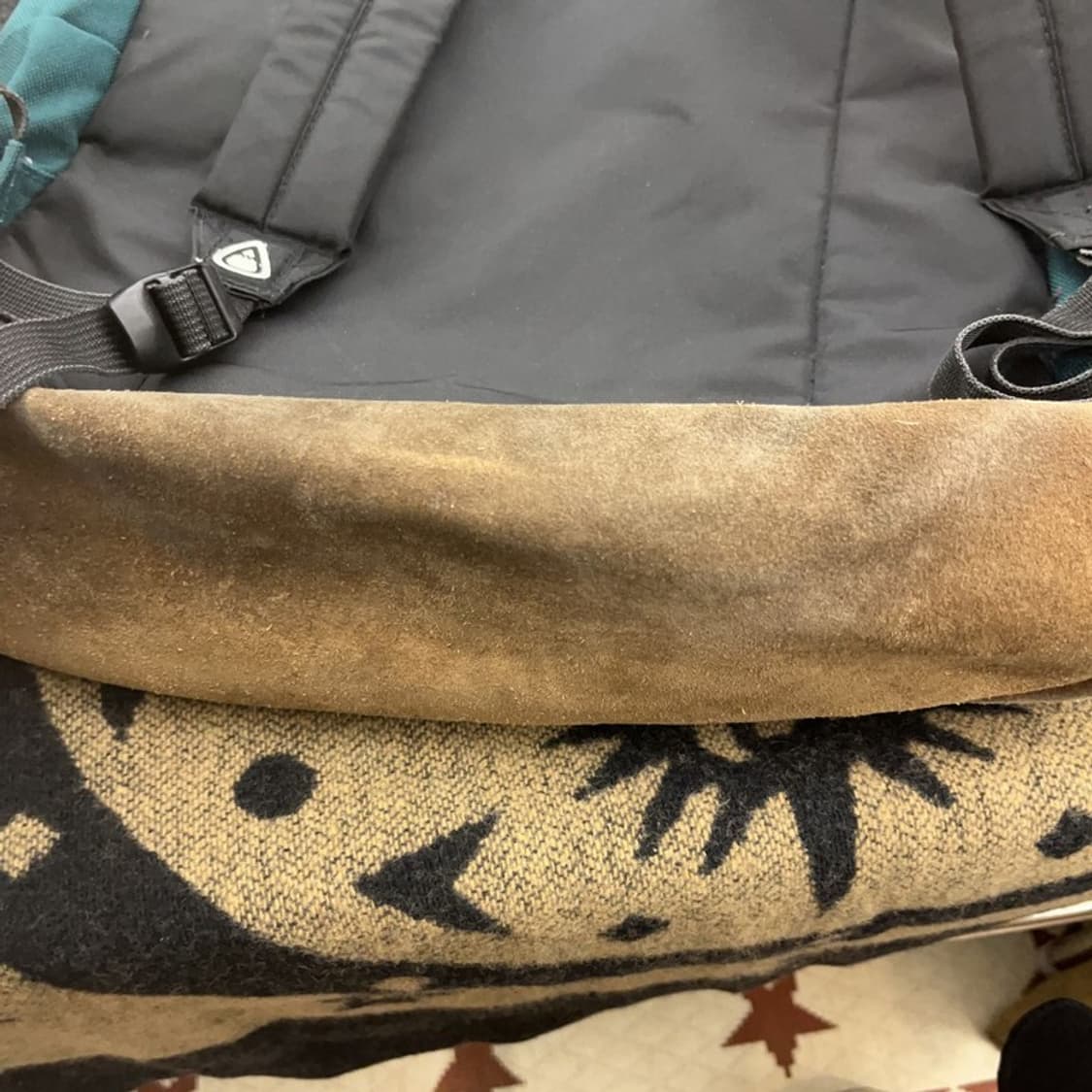 잔스포츠 Y2K 00's 스웨이드 그린 백팩 C08597 상품이미지6