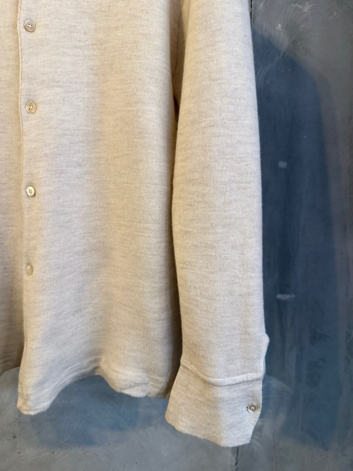 이올로 오픈칼라넥 니트 100 상품이미지8