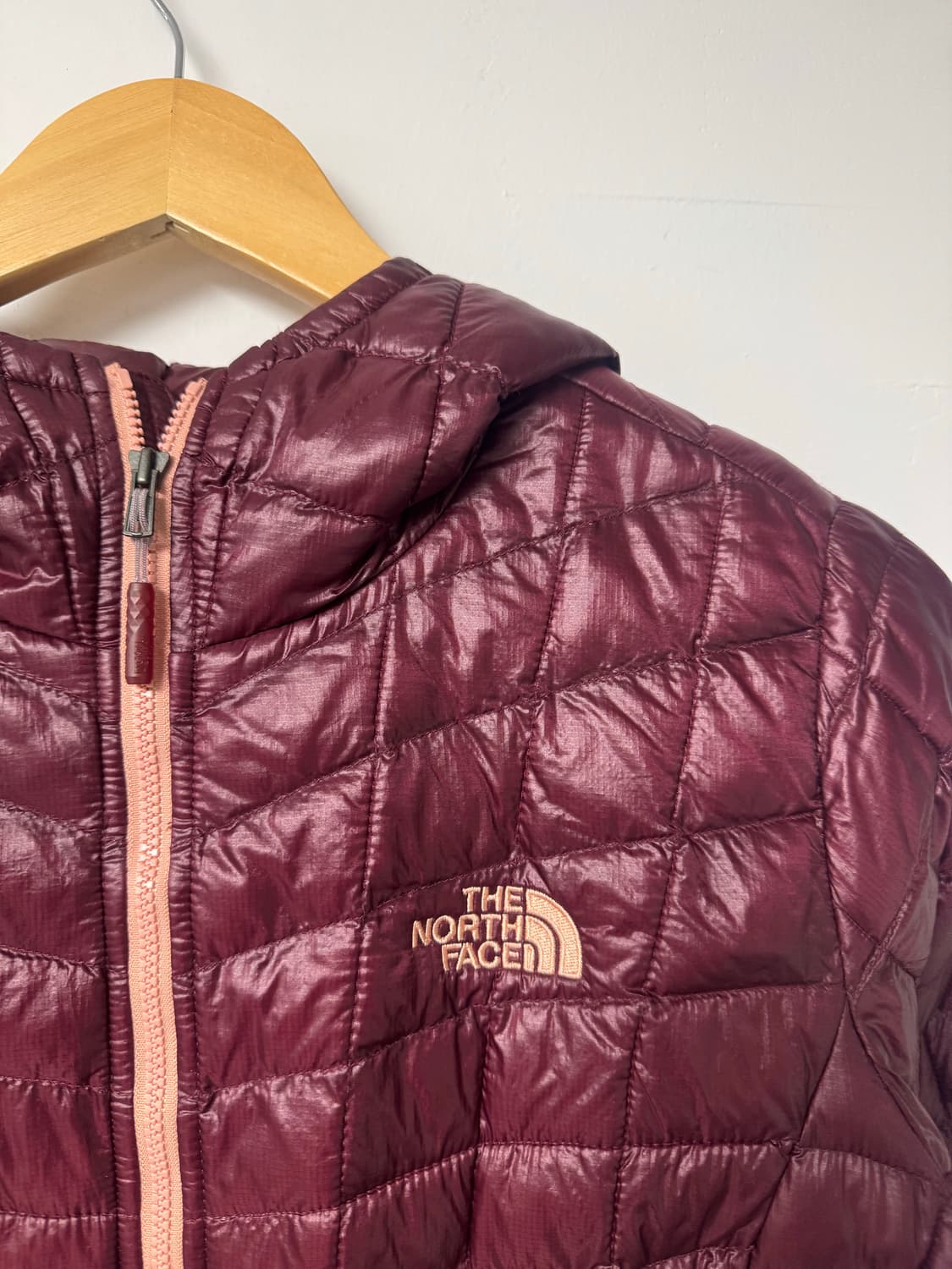 노스페이스 스퀘어 버건디 후드 경량 패딩 M 상품이미지3