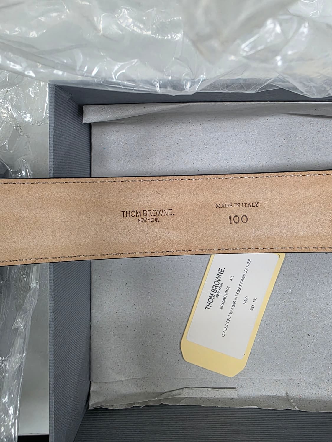 톰브라운 23SS MCX049B 00198 415

벨트 상품이미지7