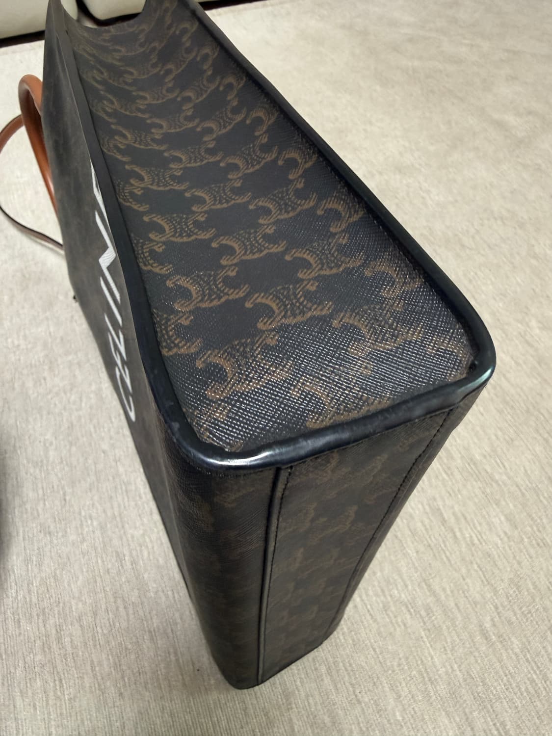 CELINE 셀린느 버티컬 카바스백 M - 트리옹프 캔버스&카바스킨 상품이미지9