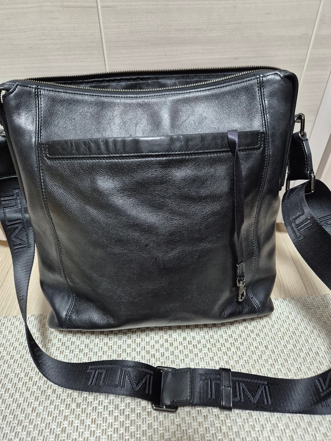 (정품) TUMI 투미 가죽 크로스백 블랙 메신저백 상품이미지6