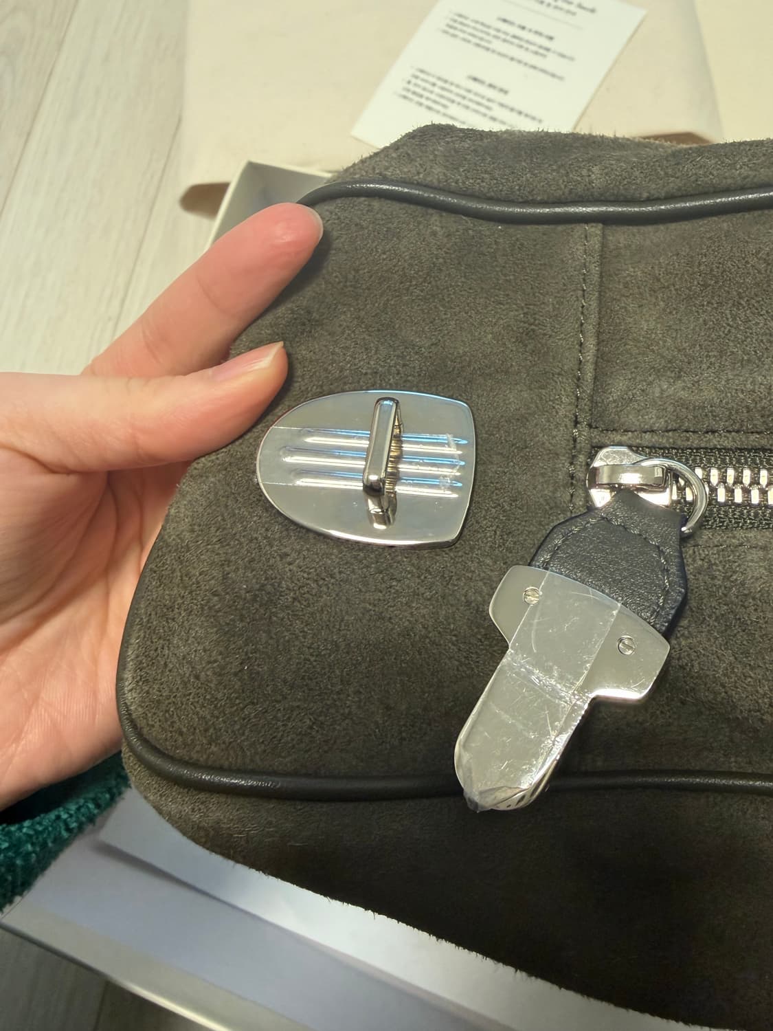 투티에 SAC LOQUET 로케백 스웨이드 카키 (새상품급) 상품이미지4