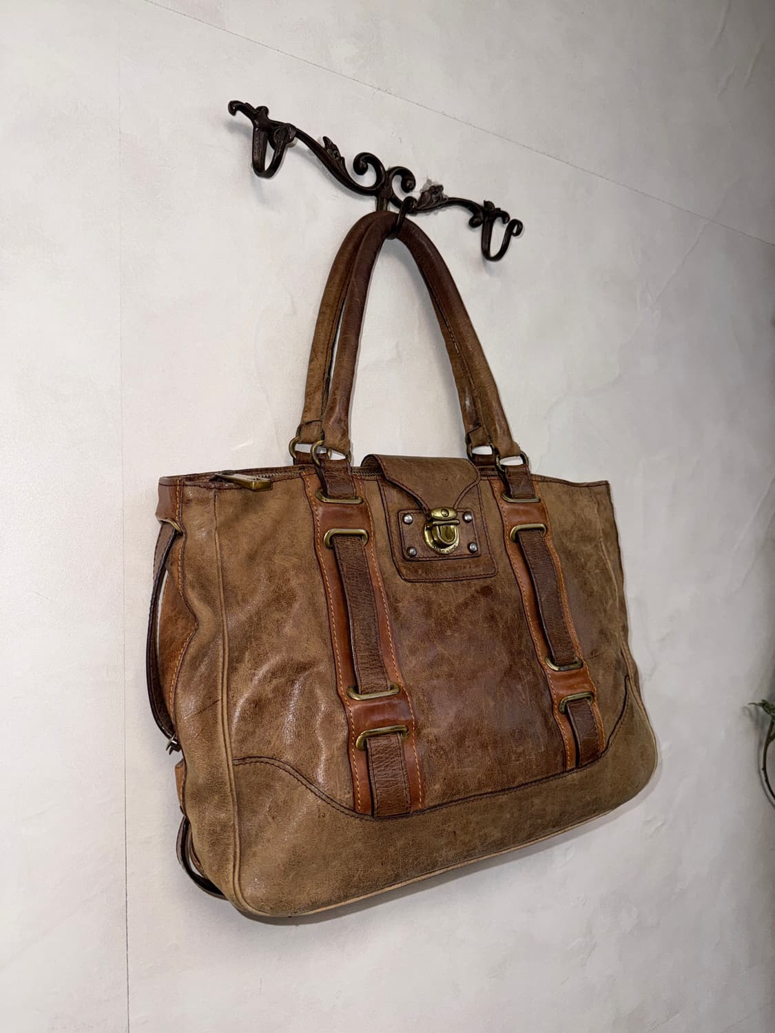 Marc Jacobs aging brown buckled tote bag 상품이미지2