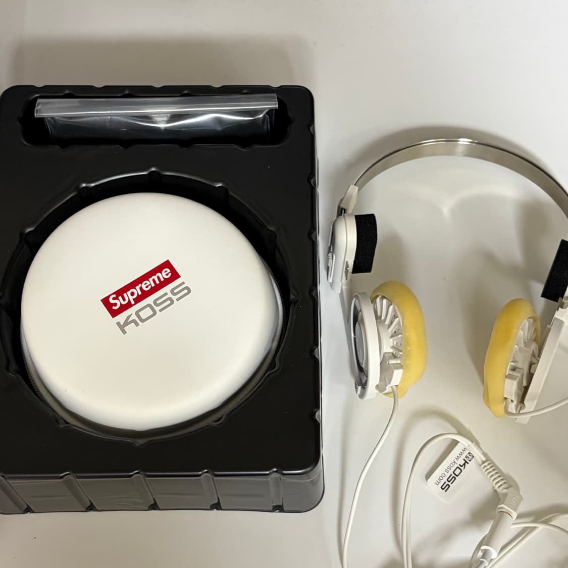 슈프림 supreme koss 코스 포타프로 헤드폰 화이트 상품이미지3
