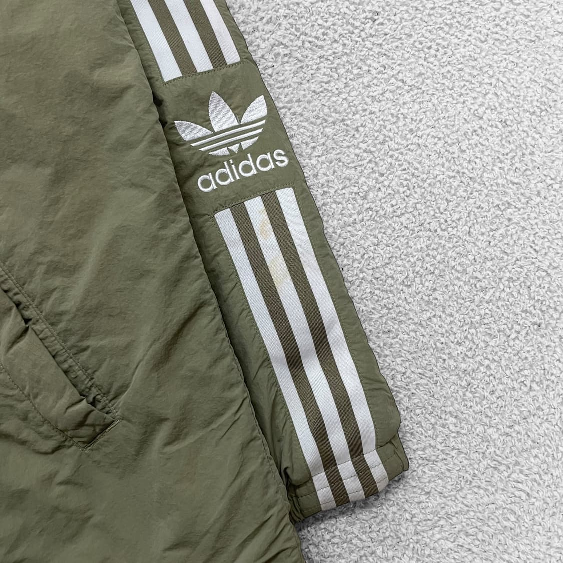 아디다스 오리지널 리버시블 락업 패딩 점퍼 카키 블랙 상품이미지5