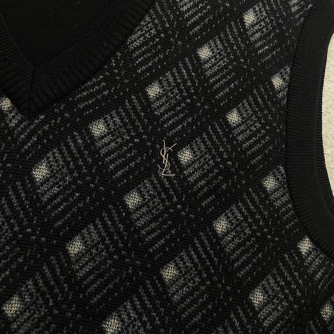 입생로랑 ysl 로고 니트 조끼 베스트 블랙 상품이미지3