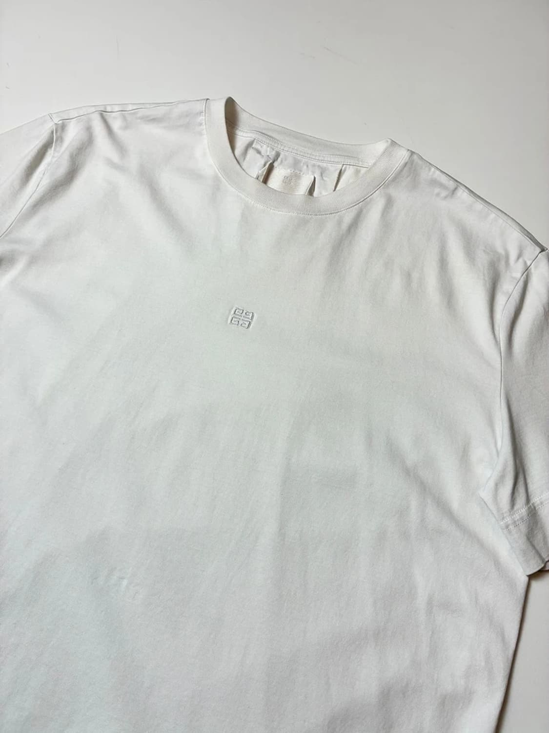 지방시 4G 자수 로고 코튼 슬림핏 반팔 티셔츠 PN9095 상품이미지2