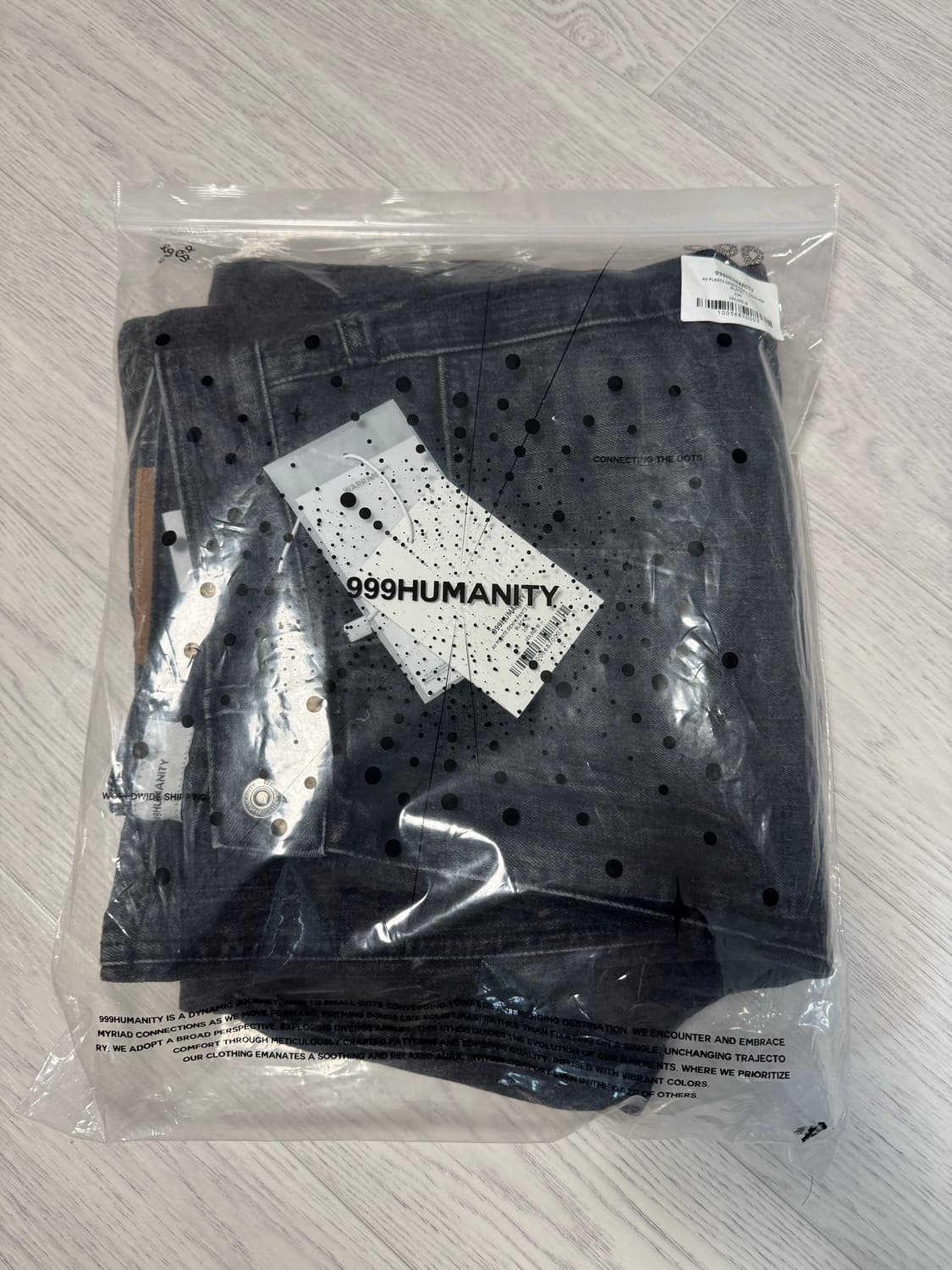 999휴머니티 AV PLEATS DENIM PANTS 워시드 블랙 데님 상품이미지3