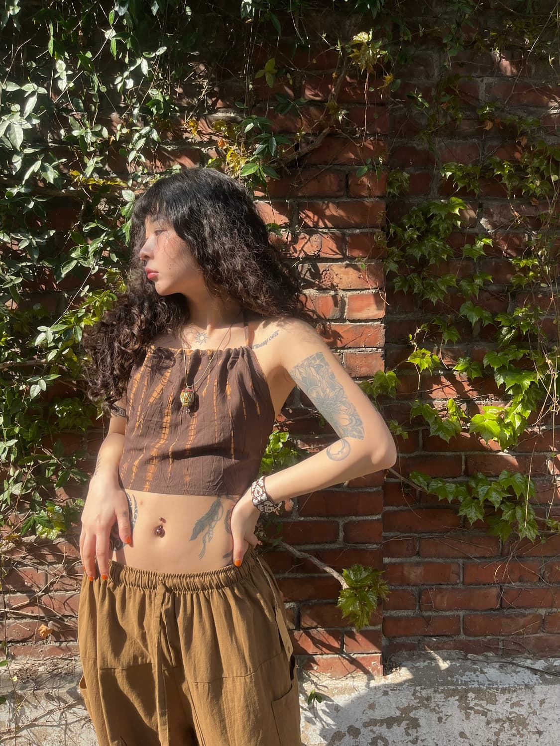 브라운 타이다이 홀터넥 탑 상품이미지2