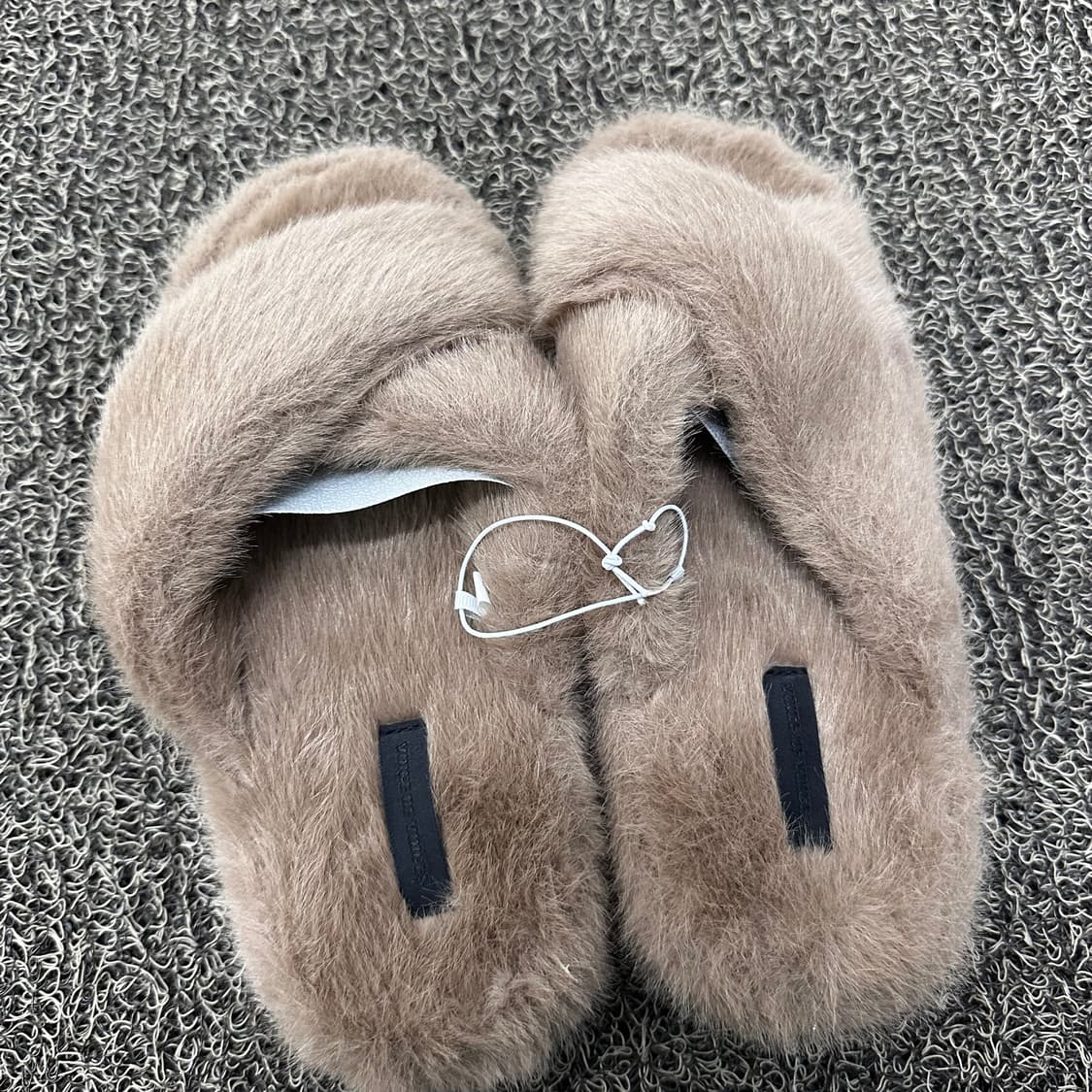 [새상품] VOV 보브 여성 퍼 실내화 슬리퍼 235-240 상품이미지2