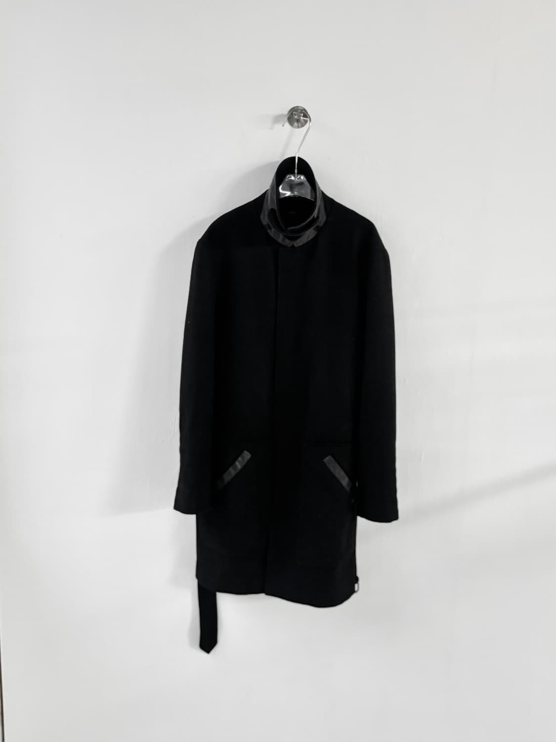 아르마니 익스체인지 하이넥 레더 카라 맥코트 상품이미지4