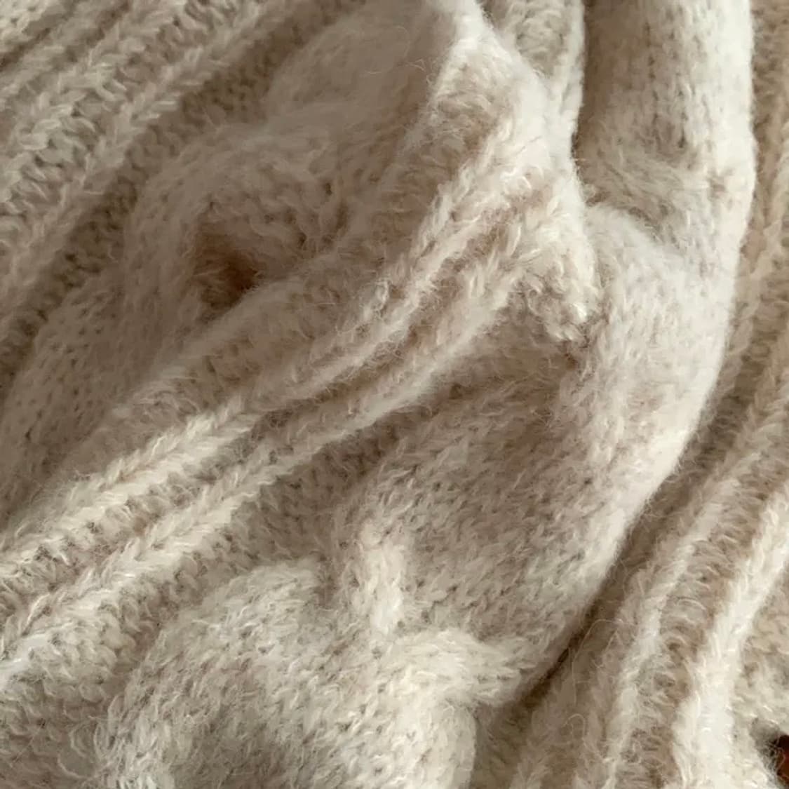 꽈배기 떡볶이 후드 니트 상품이미지3