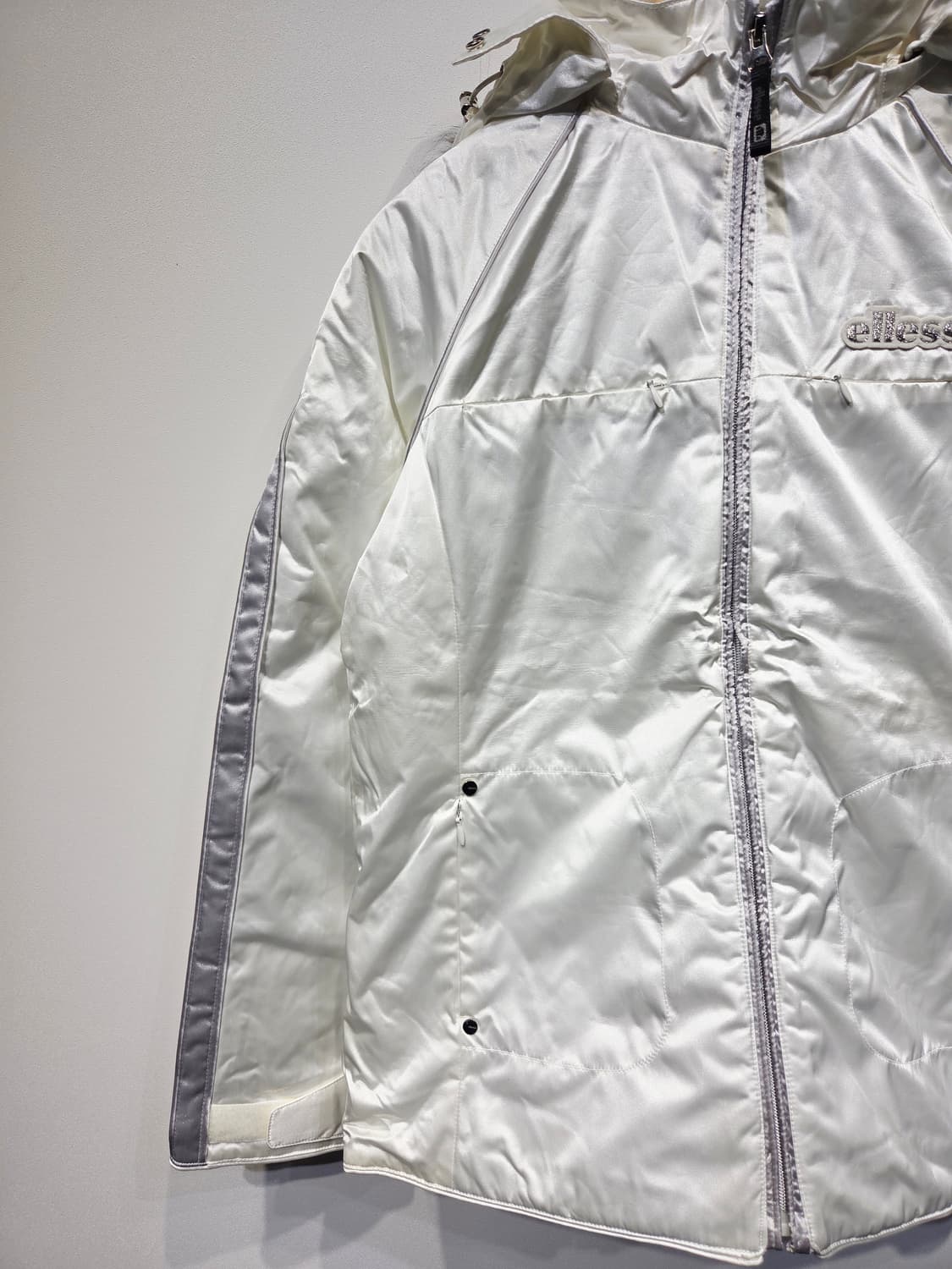 엘레쎄. 화이트 광택 후드 패딩 점퍼_95 상품이미지3