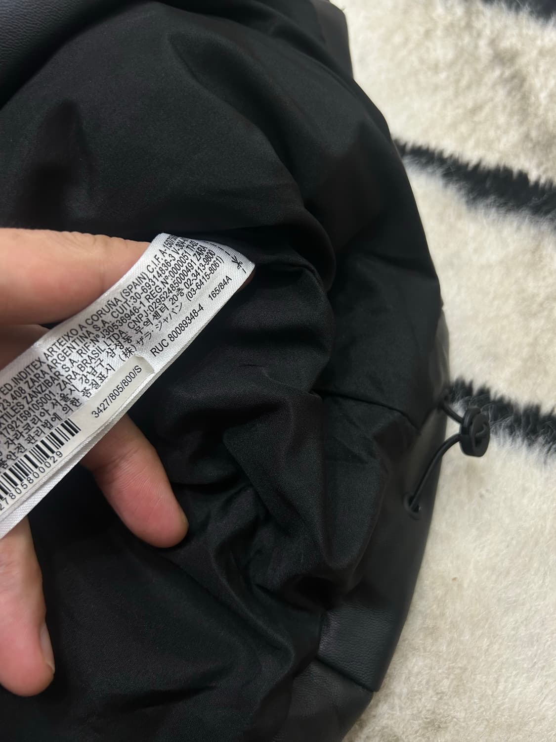 [한국M]ZARA 페이크레더 하이넥 패딩 베스트/블랙 상품이미지5