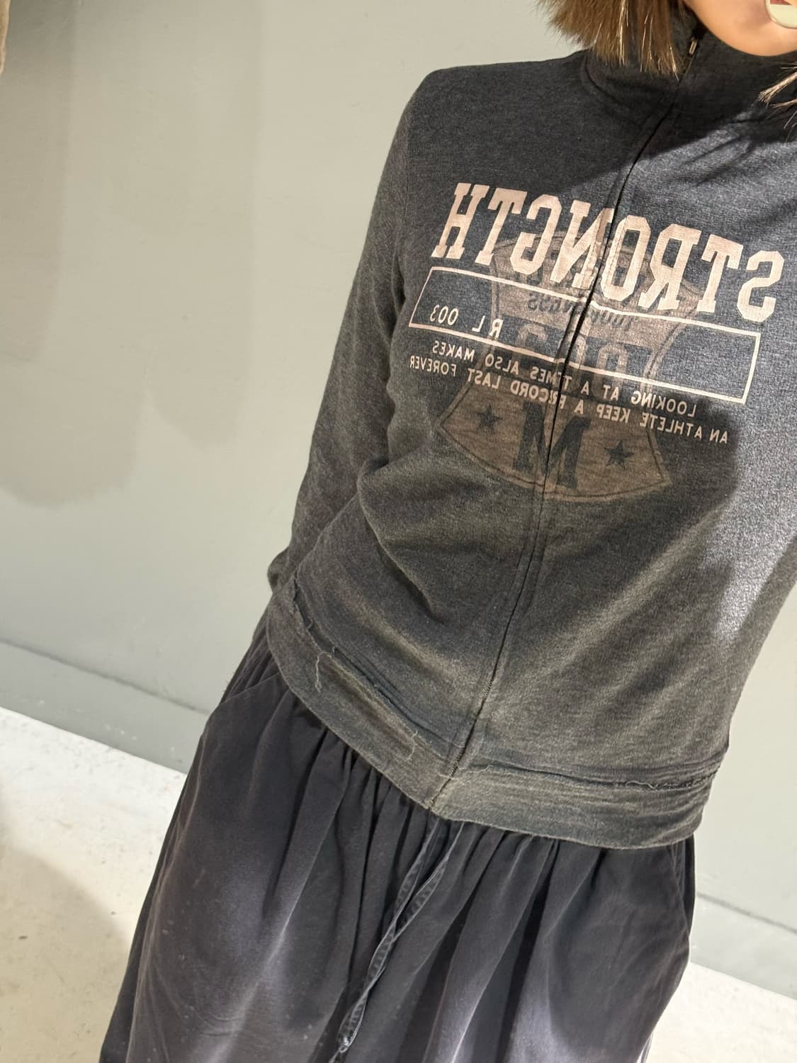 printing detail high-neck zip-up 상품이미지4