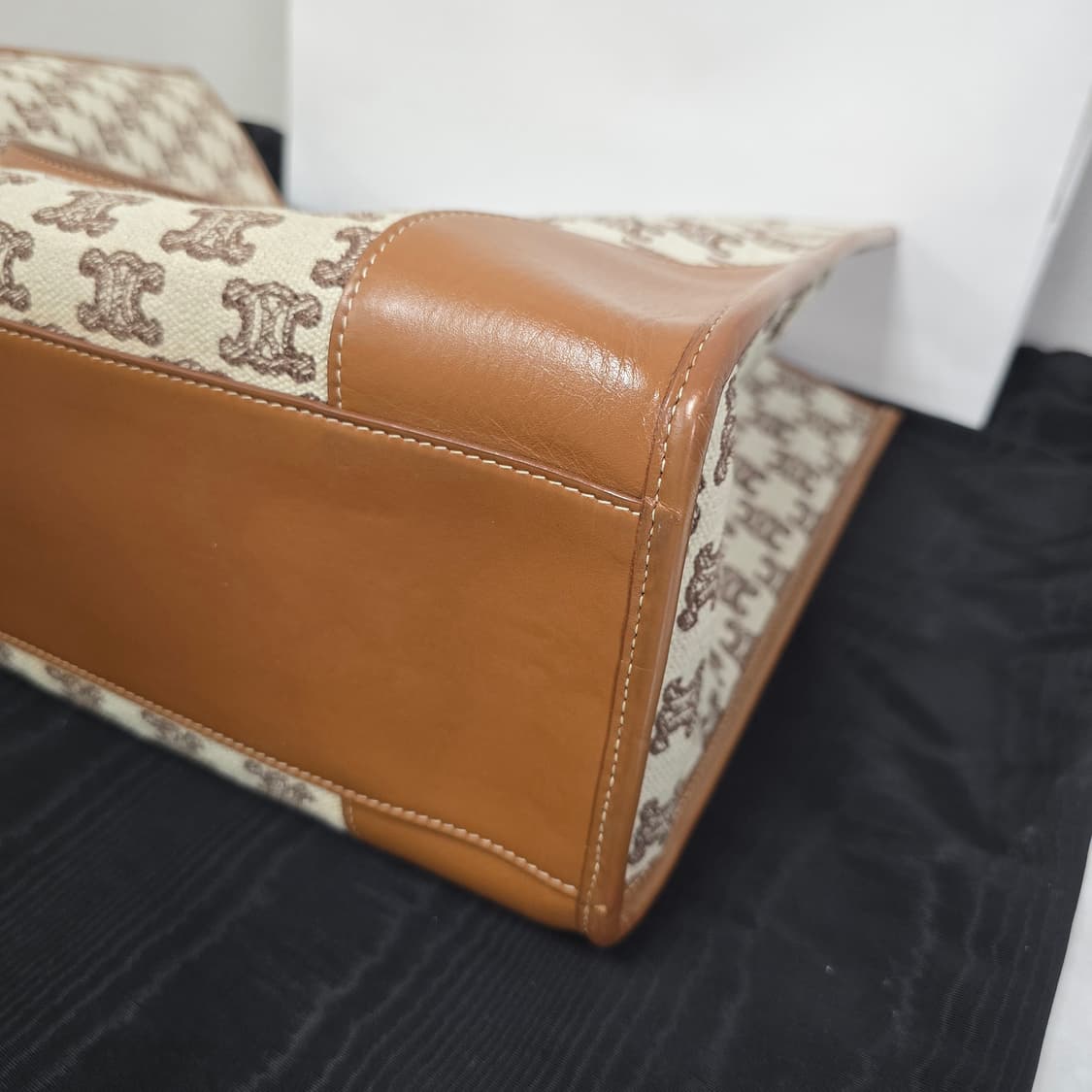 셀린느 호리즌탈 카바스 토트백 판매 상품이미지5