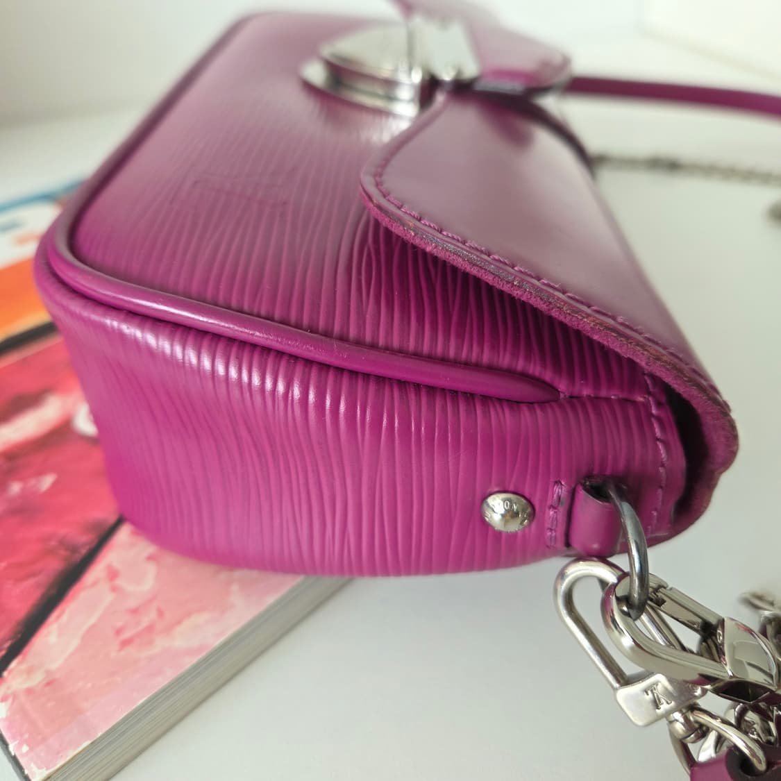 LOUISVITTON 루이비통 정품 에삐 바게트 몽테뉴 포쉐트 미니숄더 상품이미지3