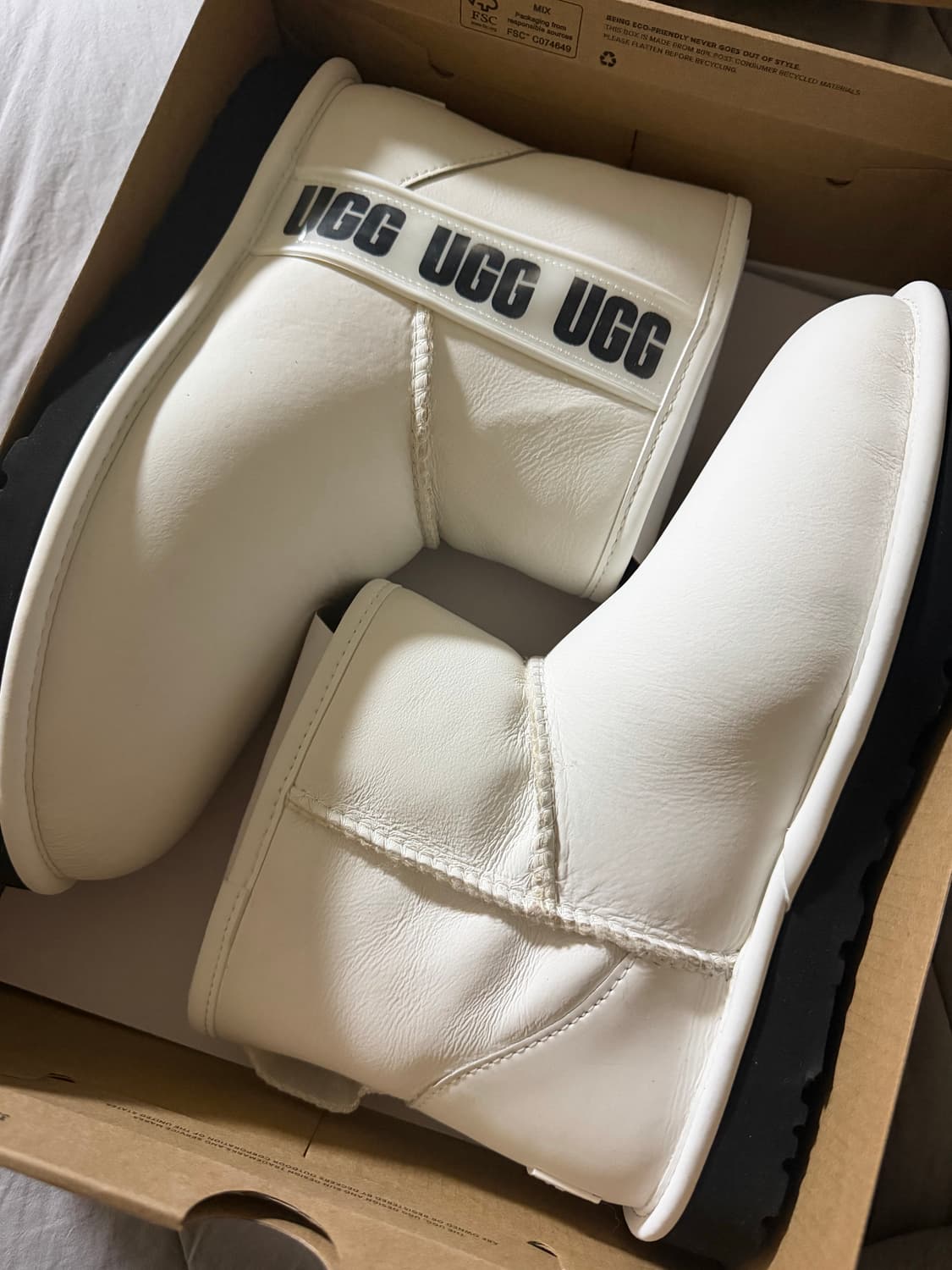 (W) 어그 클래식 미니 사이드 로고 부츠 울트라 매트 화이트 US 8W 상품이미지4