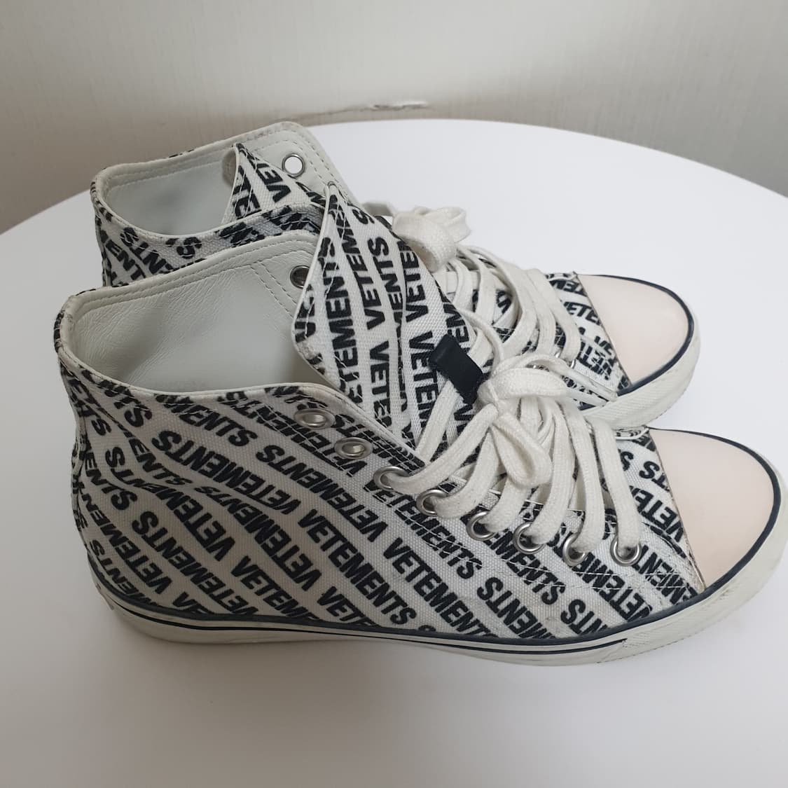 베트멍 로고 패턴 하이탑 스니커즈 상품이미지3