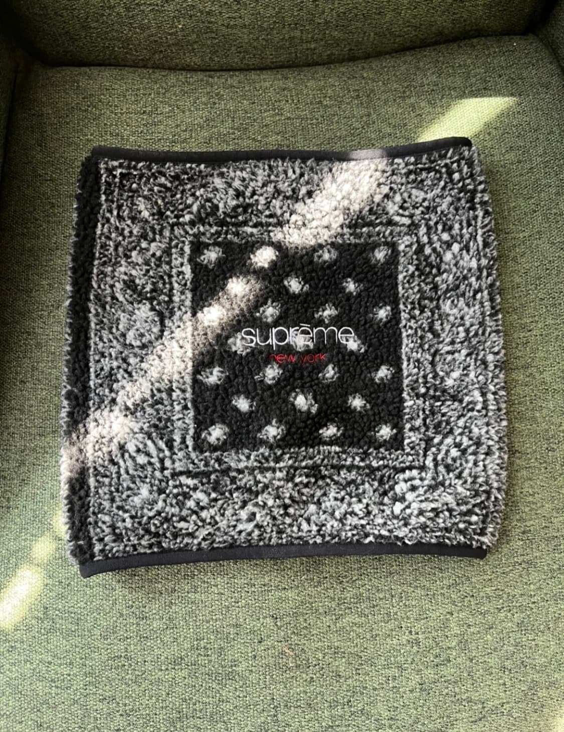 슈프림 반다나 넥게이터 상품이미지1