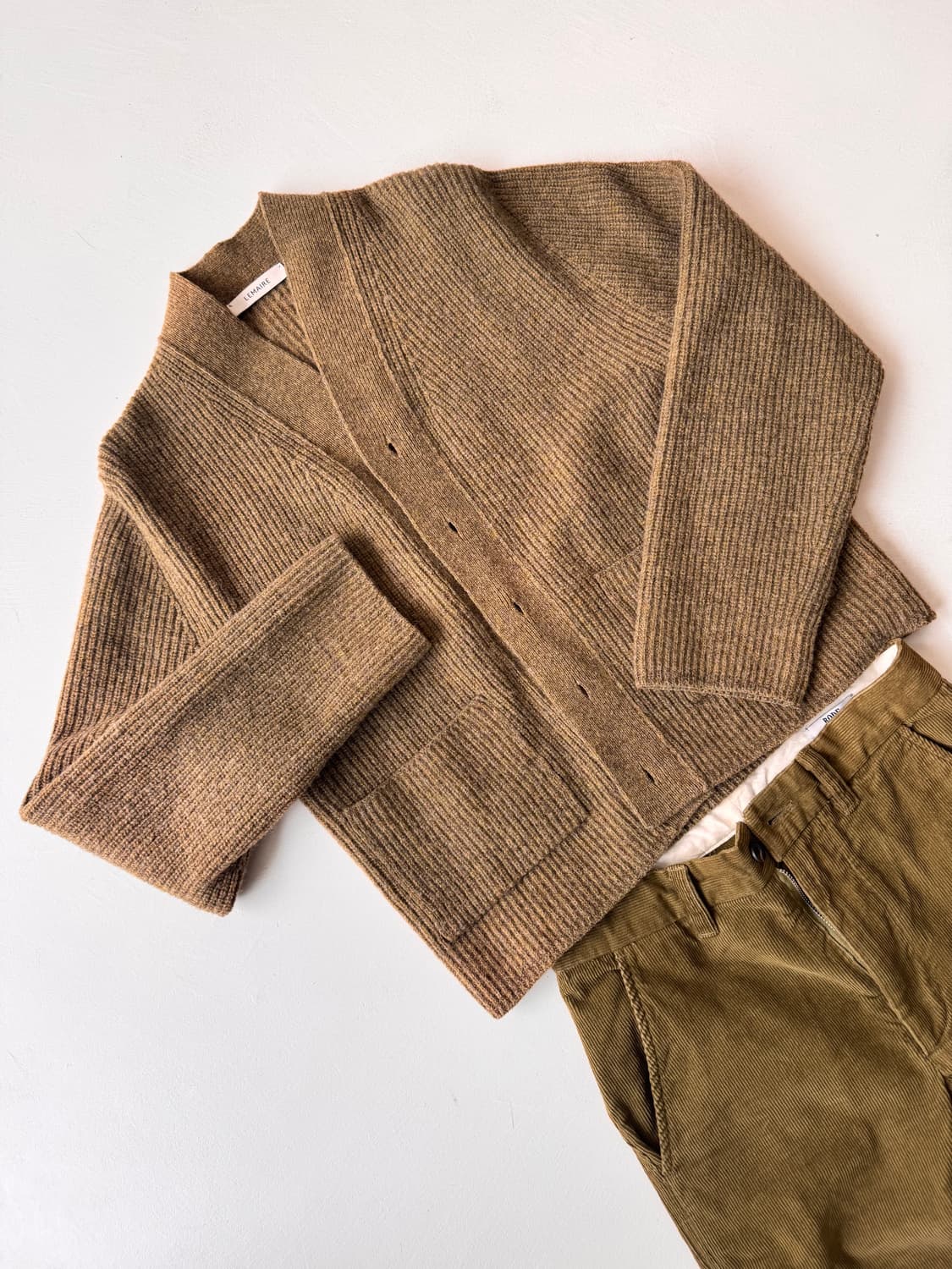 LEMAIRE 크롭 가디건 (다크 머스타드) 상품이미지1