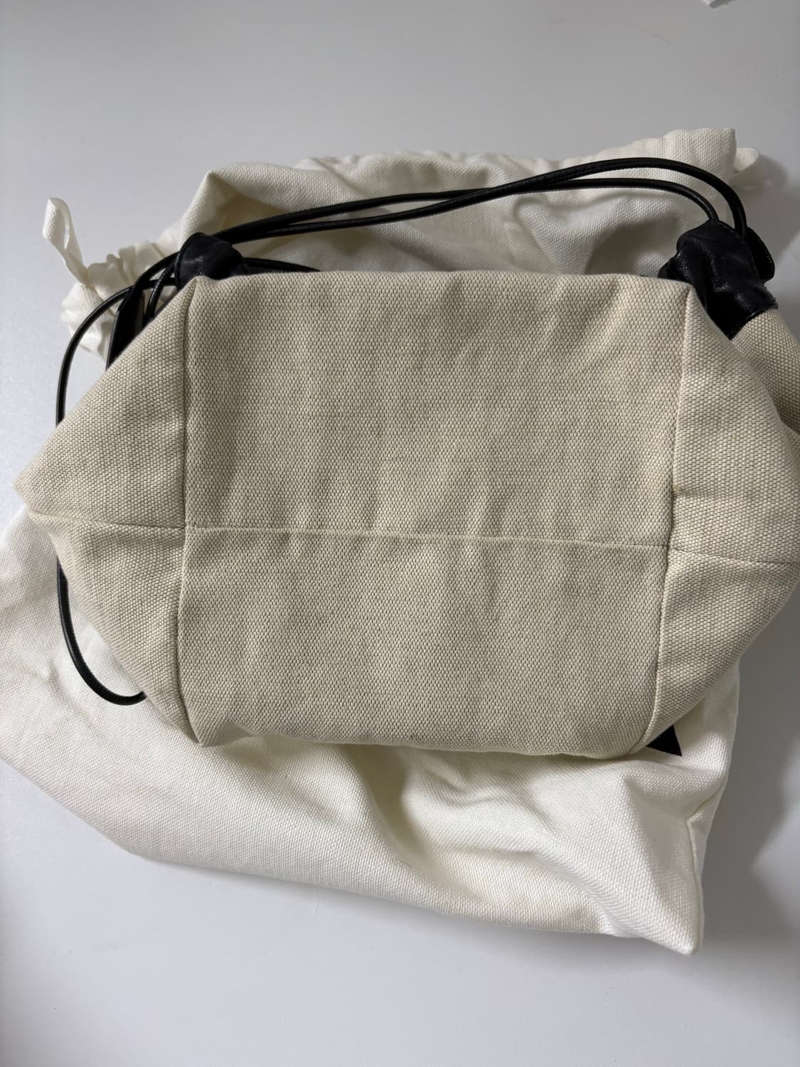 질샌더 드로우 스트링 캔버스 크로스바디 백 상품이미지9