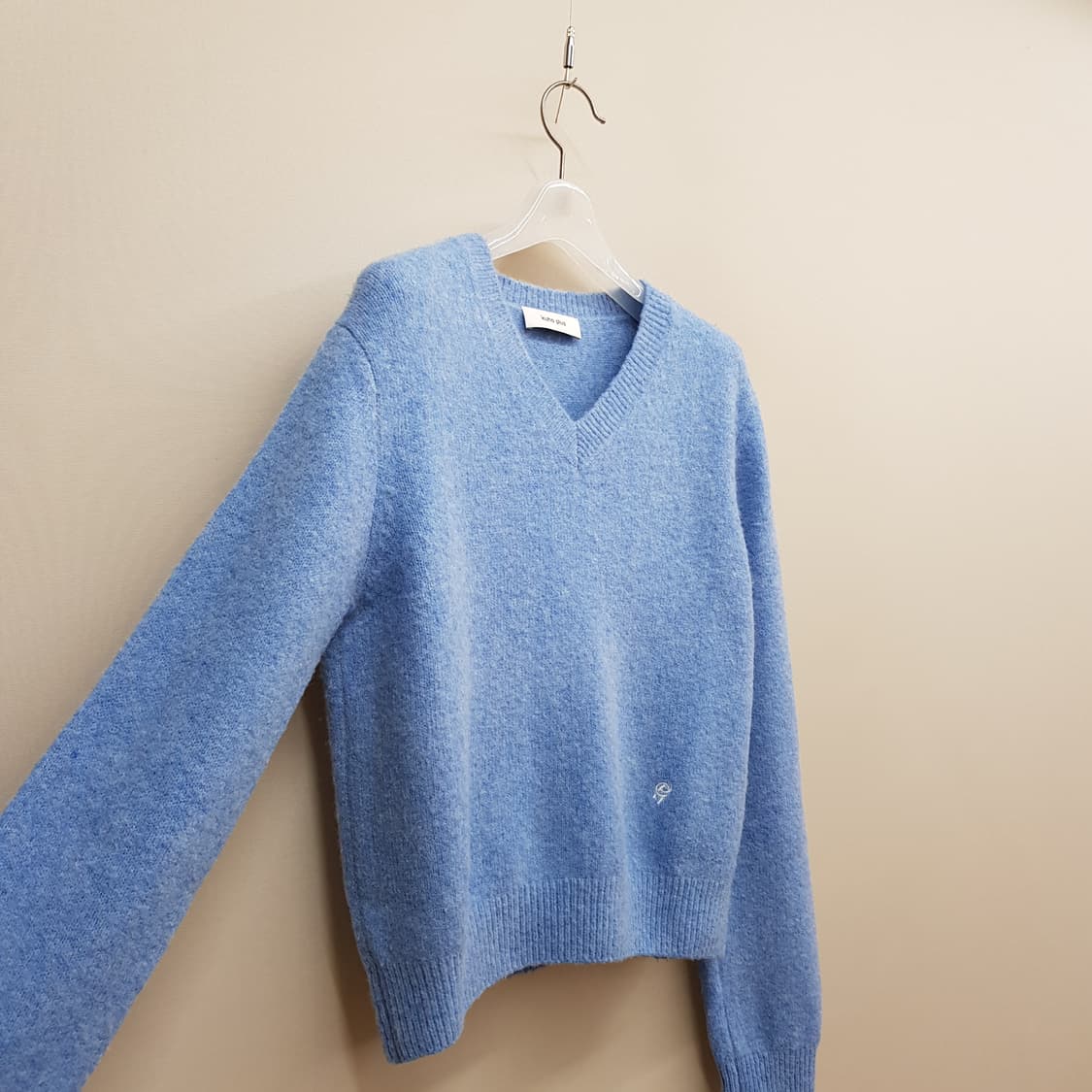 구호플러스 2023 브이넥 니트 1사이즈 상품이미지3