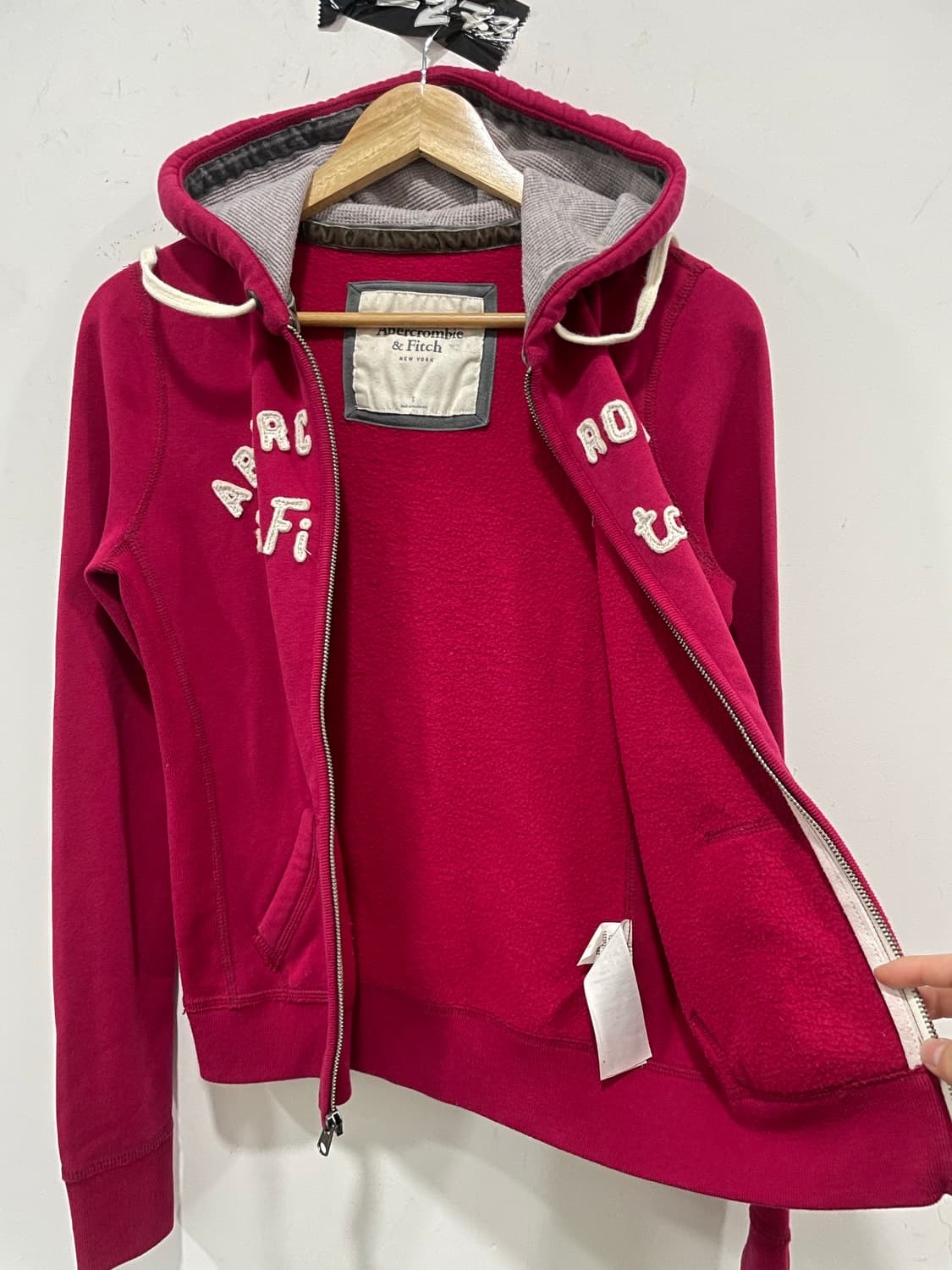 Abercrombie 아베크롬비 딥 핑크 자수로고 슬림핏 후드집업 상품이미지6