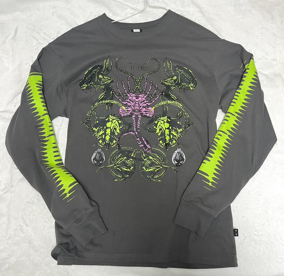 크리틱x에일리언 콜라보 긴팔 티셔츠 M  상품이미지2