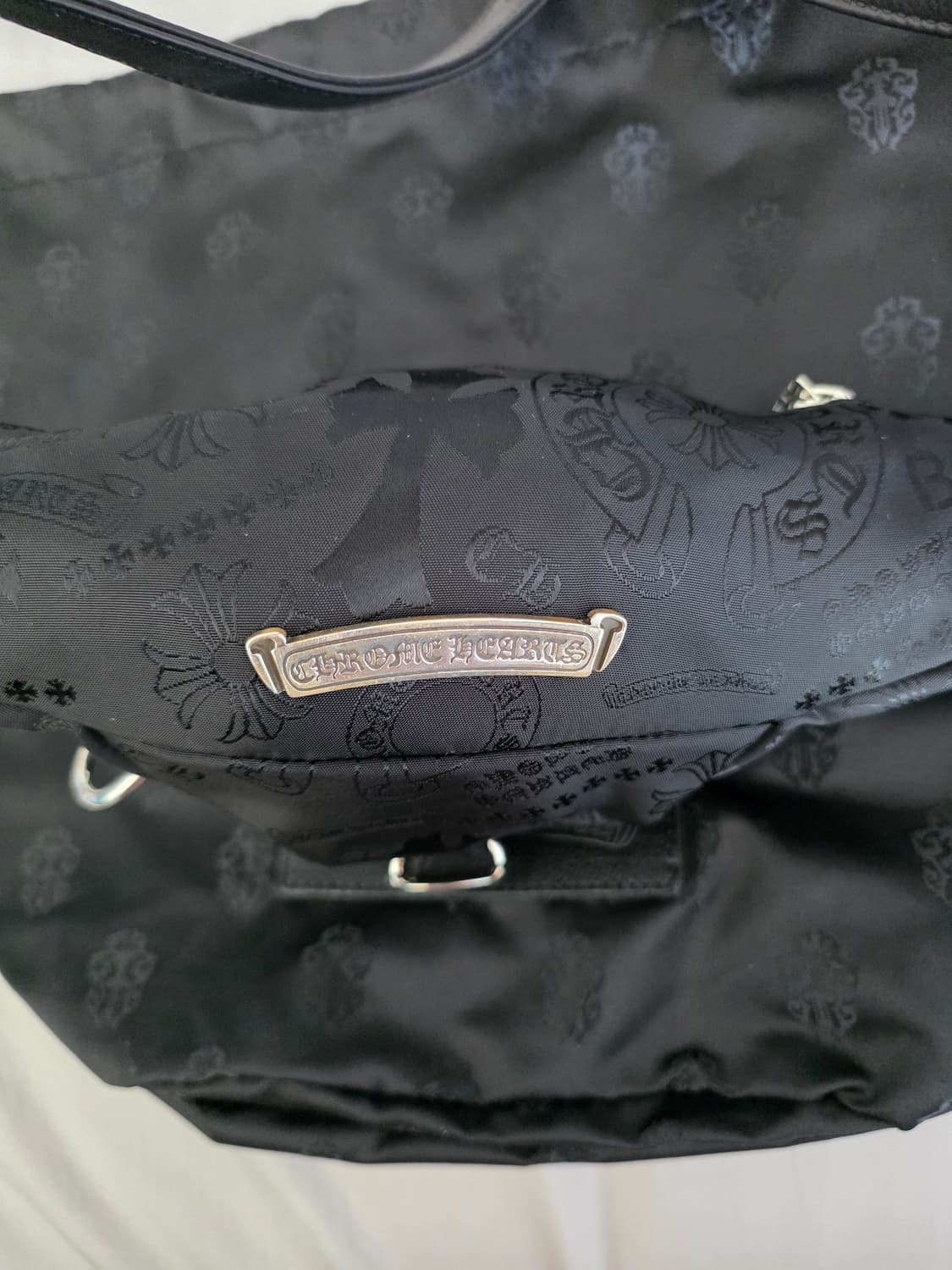 [FREE] 크롬하츠 미니 스냇팩 멀티모티프 나일론 블랙 힙색 슬링백 상품이미지3