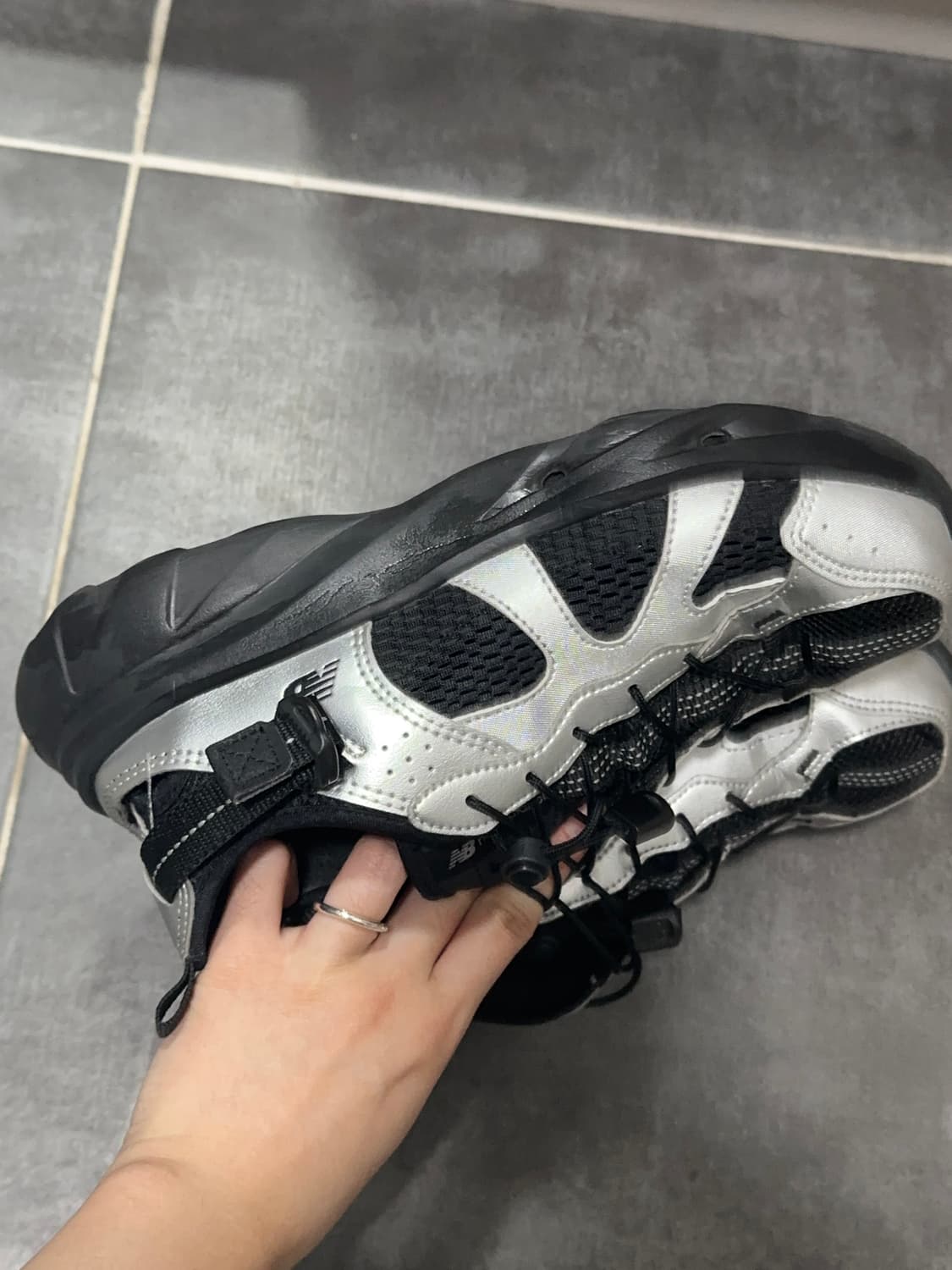 뉴발란스 케이브 스니커 샌들 SD2401SI silver실버 230 상품이미지4