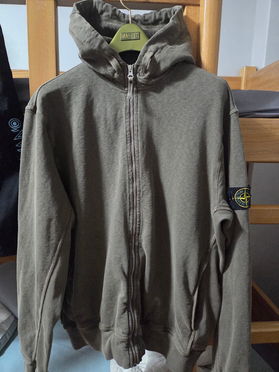 스톤 아일랜드 후드집업 스웨트셔츠 상품이미지2