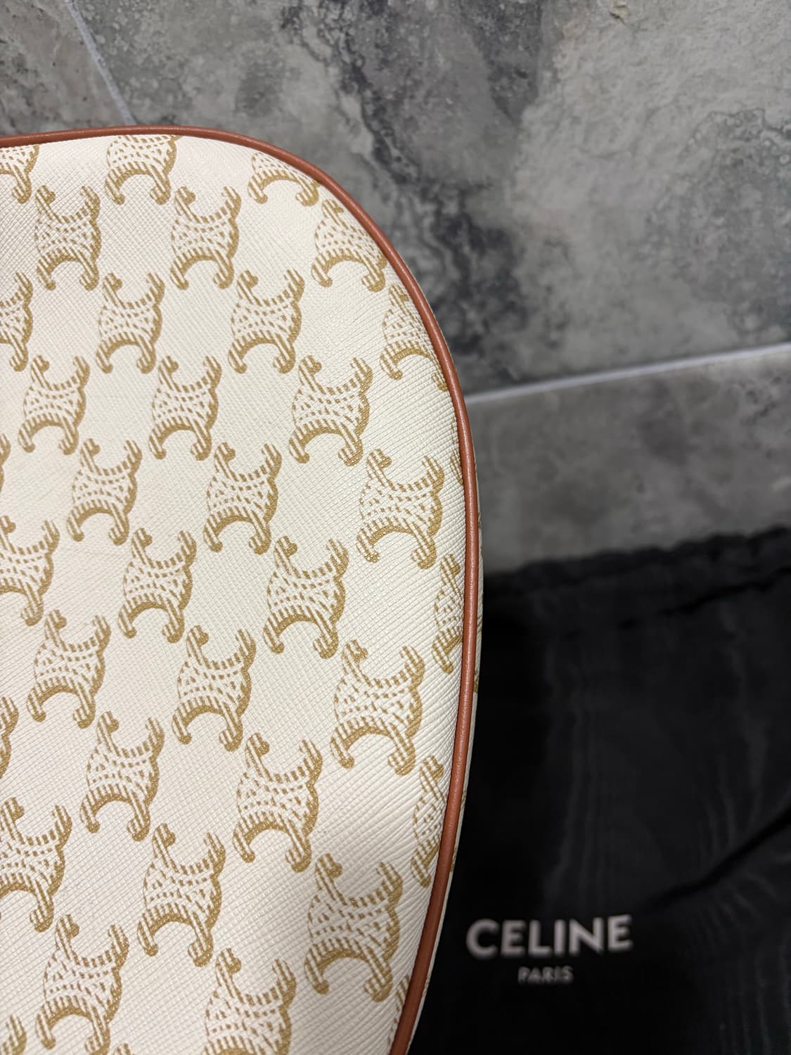 [A+ 정품]  셀린느 아바백 미디움 화이트 상품이미지4