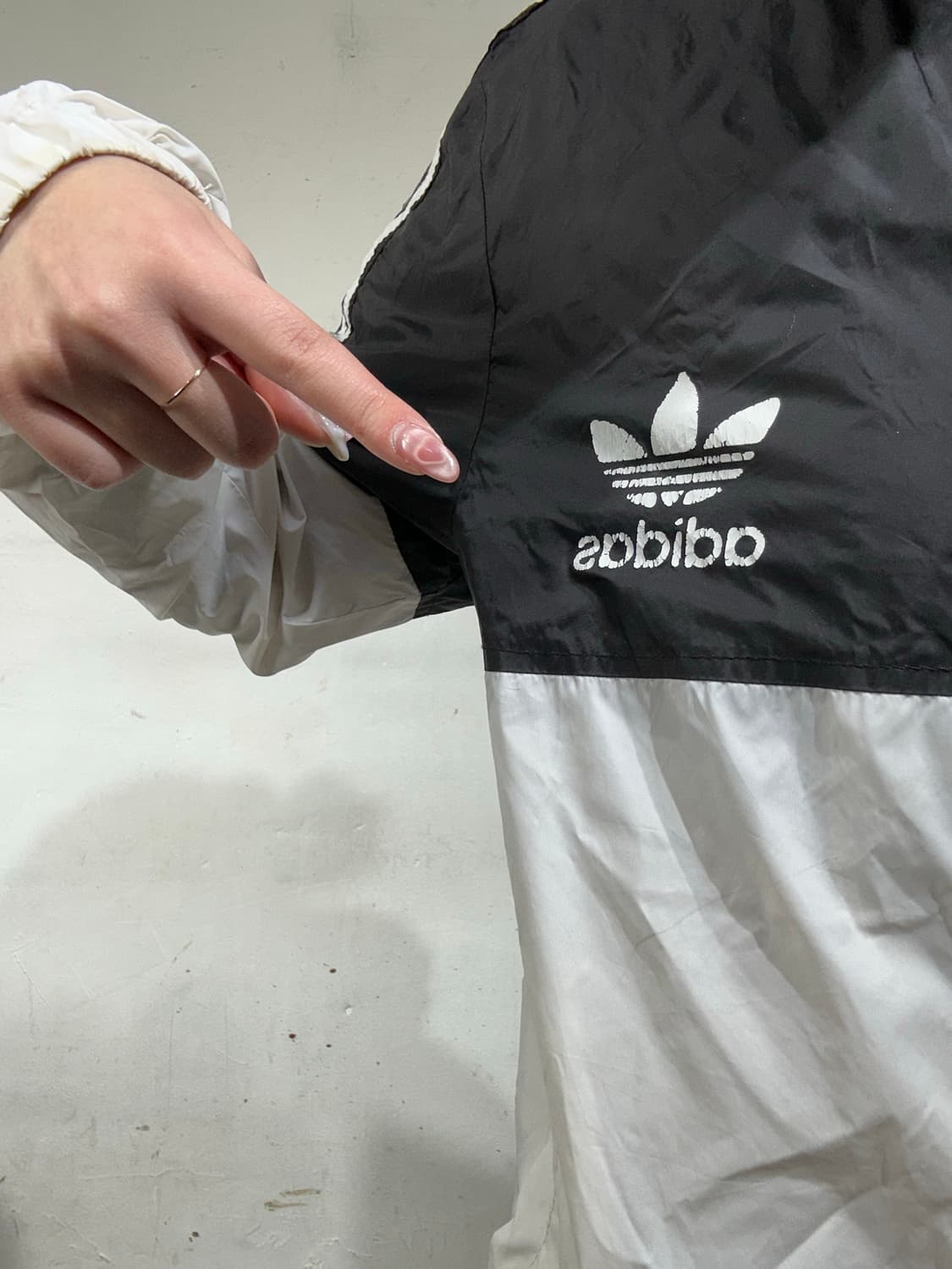 아디다스 블랙 화이트 삼선 후드 바람막이 자켓 M 상품이미지4