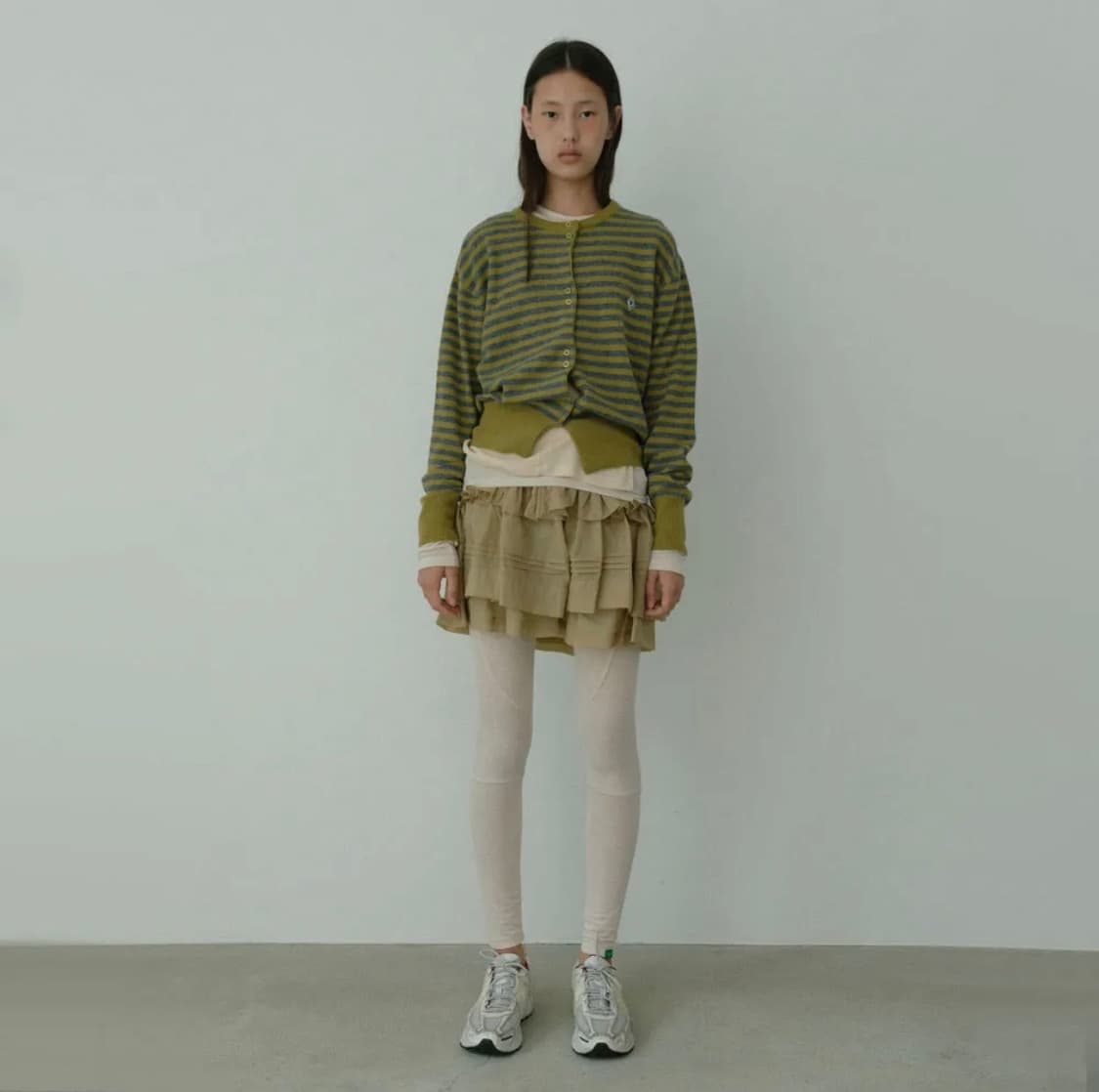 노컨텐츠 버터크림 레이어드 티셔츠 + 라운드 레깅스 상품이미지1