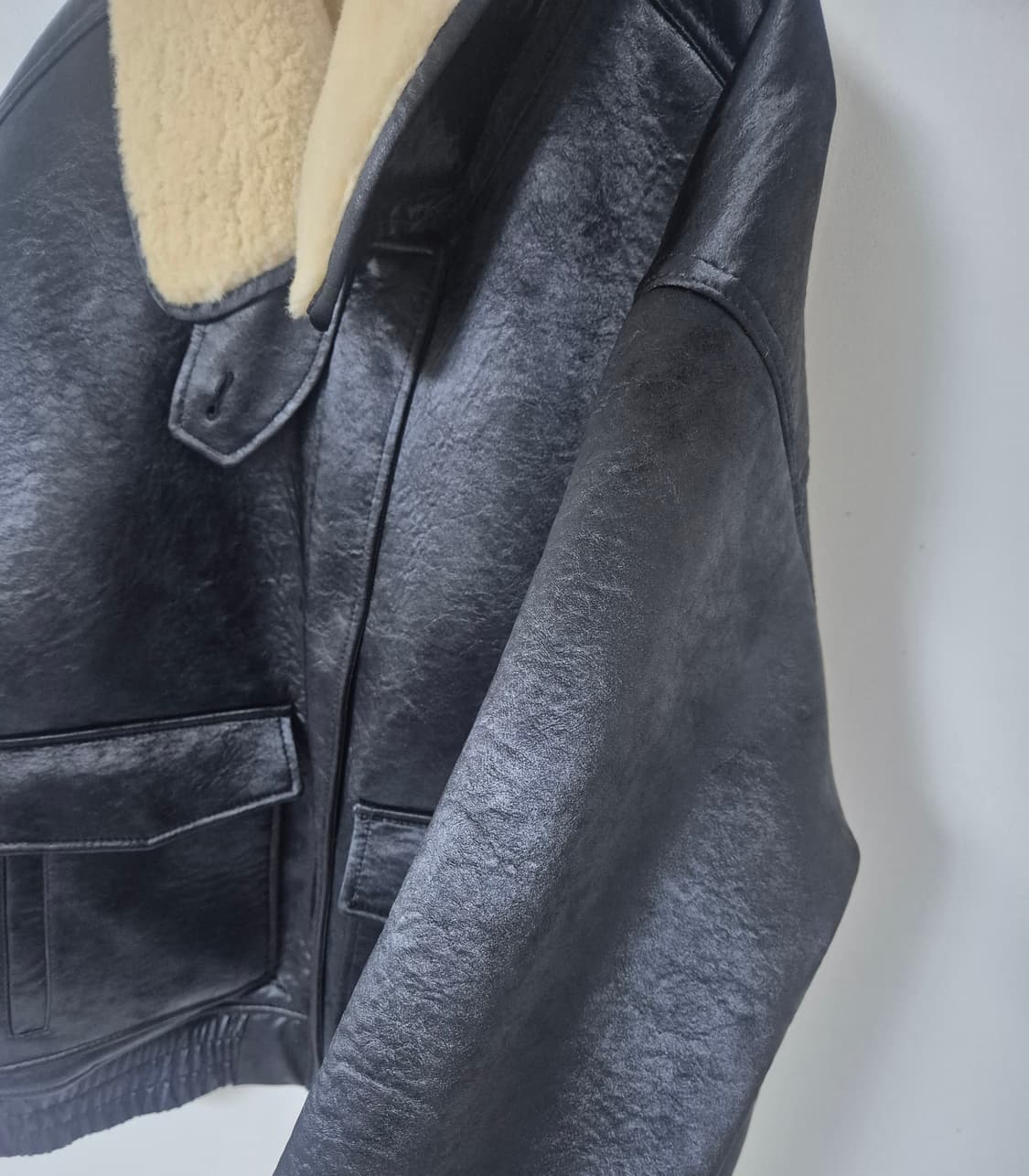 시야쥬 무스탕 봄버 자켓 블랙 상품이미지3