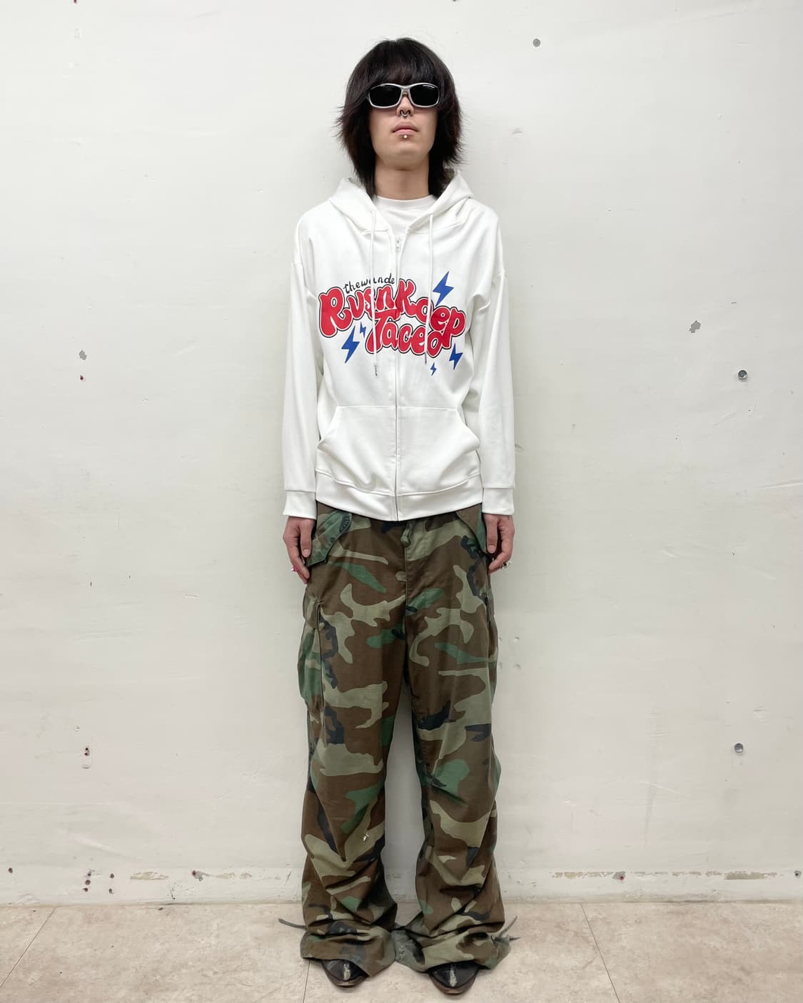 Red lettering white cutie hooded zip-up 상품이미지4