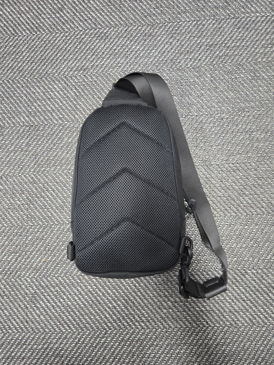 내셔널지오그래픽 블랙 슬링백 상품이미지4