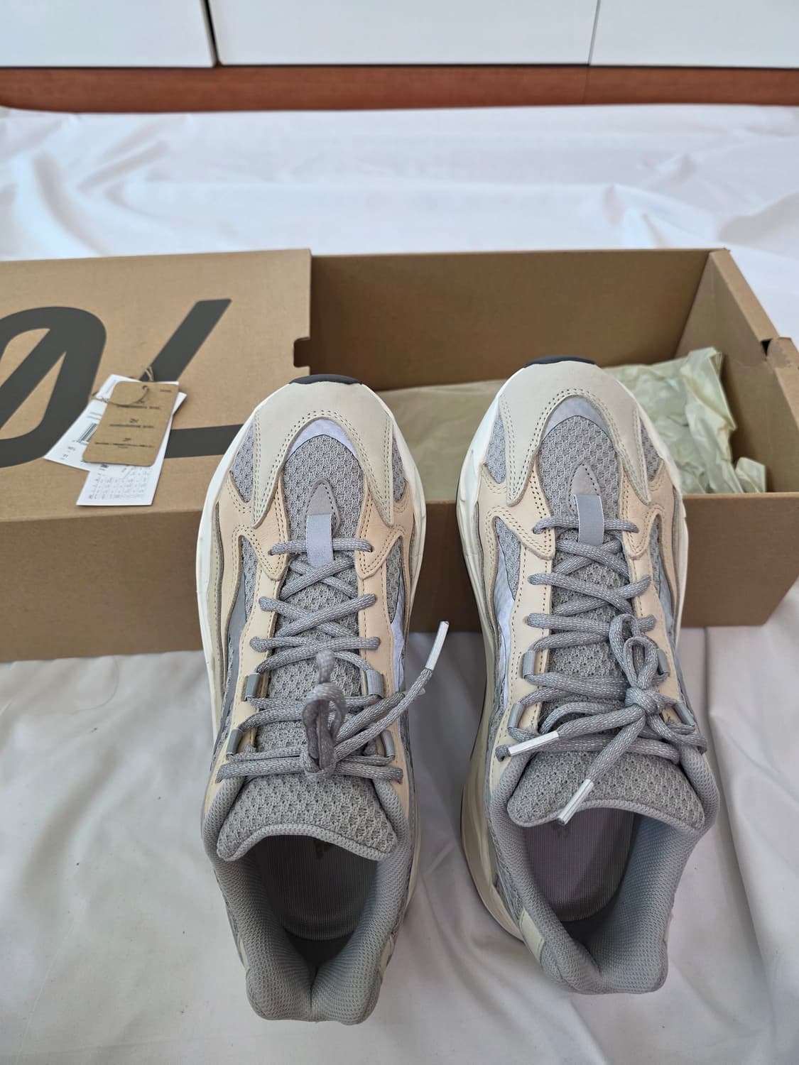 아디다스 이지 부스트 700 V2 크림(285) 상품이미지2