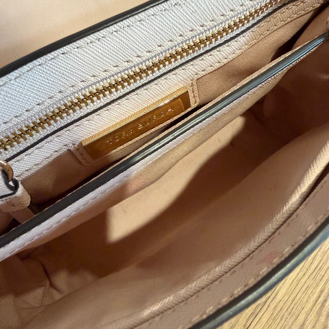 토리버치 로빈슨 스몰 탑 핸들 사첼백 상품이미지4