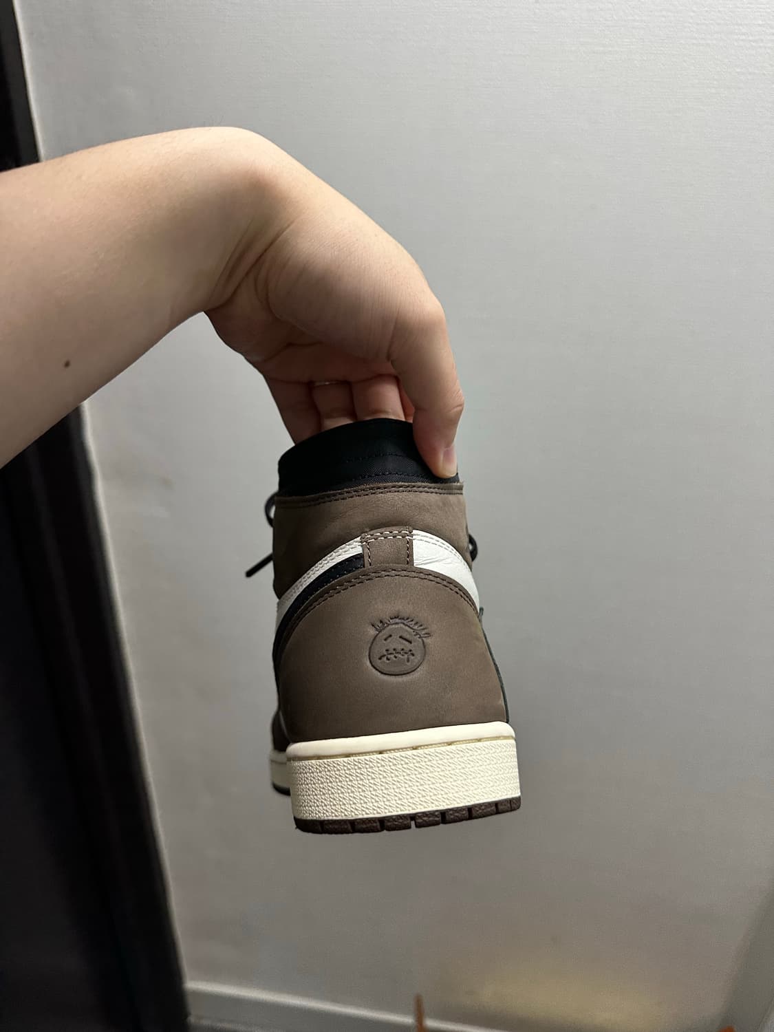 나이키 에어 조던1 트래비스 스캇 모카 275 상품이미지7